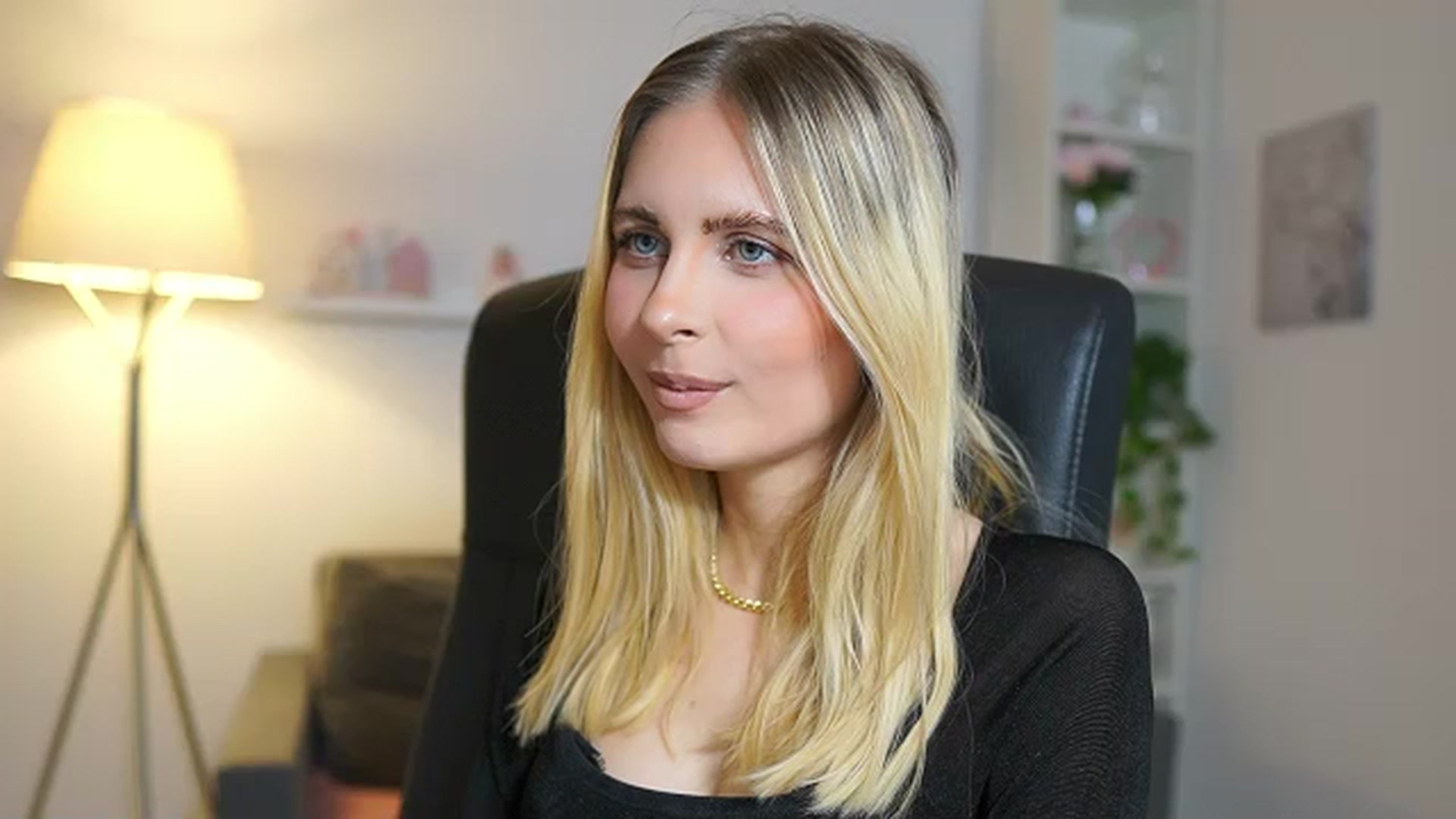 Gallery image thumbnail from Catecrago_'s myfreecams stream on, 06/06/2025, 11:41 image 3 of 20
