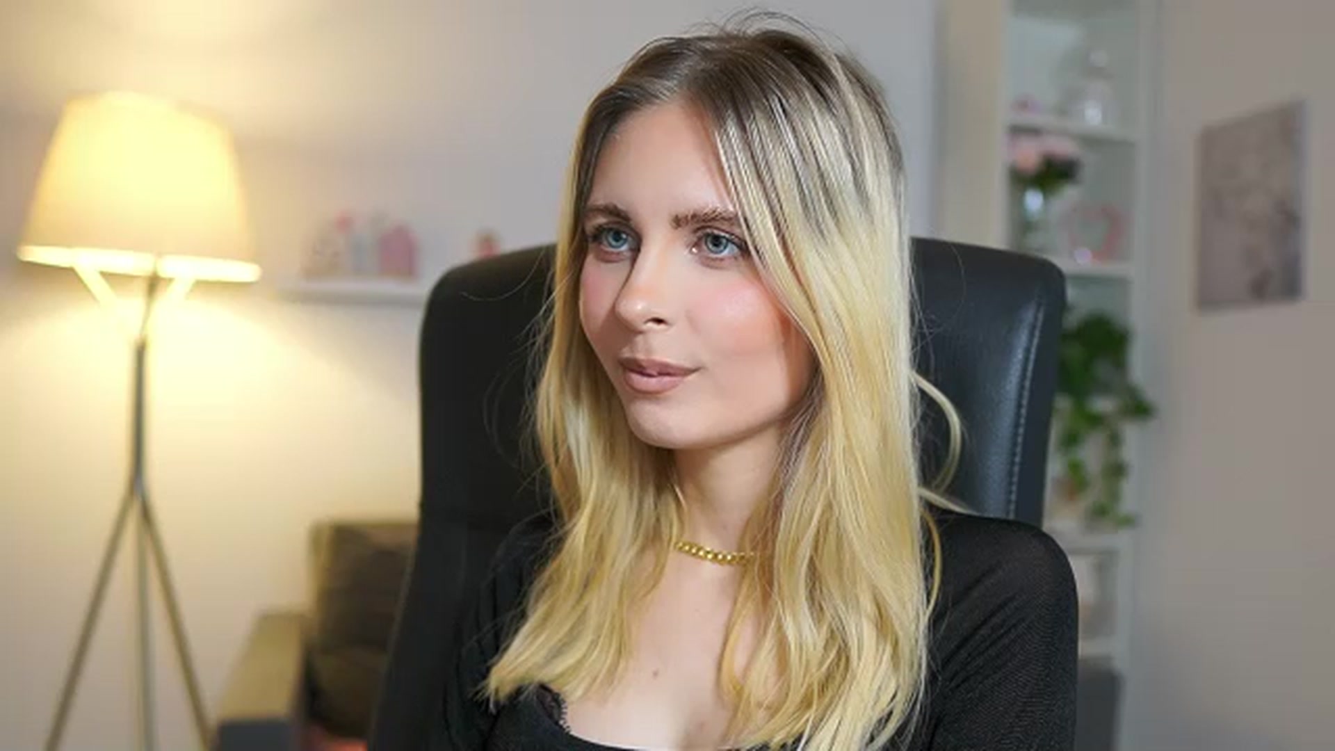 Gallery image thumbnail from Catecrago_'s myfreecams stream on, 06/06/2025, 12:48 image 18 of 20