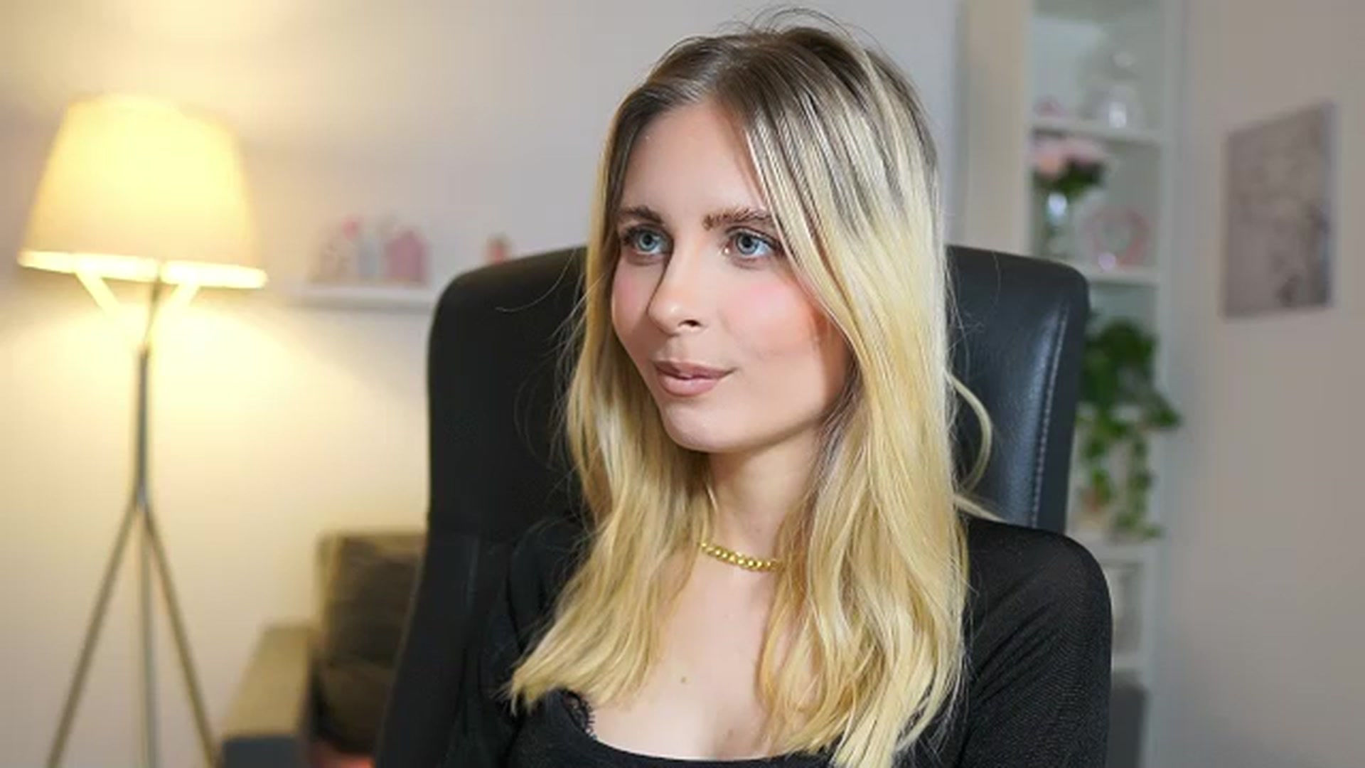 Gallery image thumbnail from Catecrago_'s myfreecams stream on, 06/06/2025, 12:48 image 4 of 20