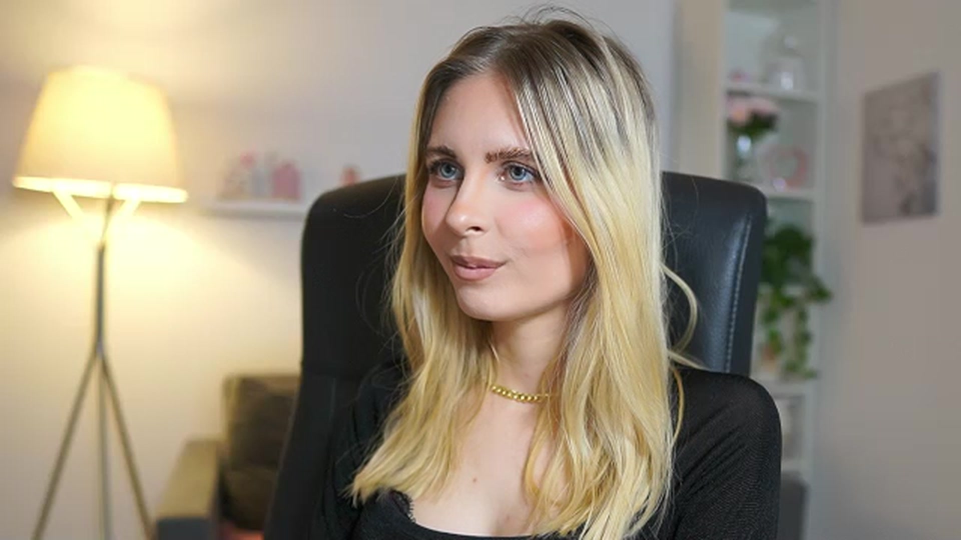 Gallery image thumbnail from Catecrago_'s myfreecams stream on, 06/06/2025, 12:48 image 10 of 20