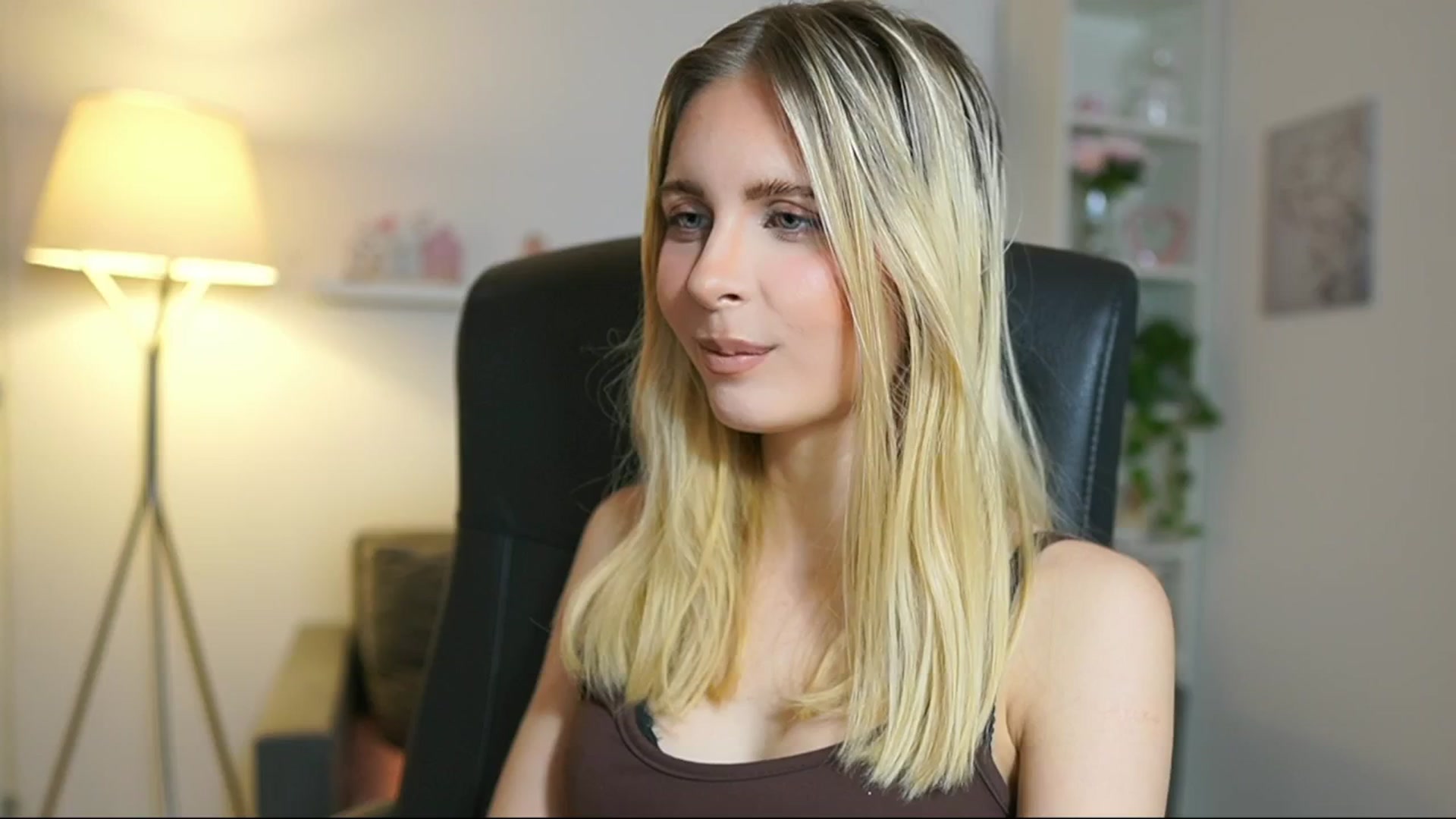 Gallery image thumbnail from Catecrago_'s myfreecams stream on, 06/10/2025, 10:32 image 15 of 20