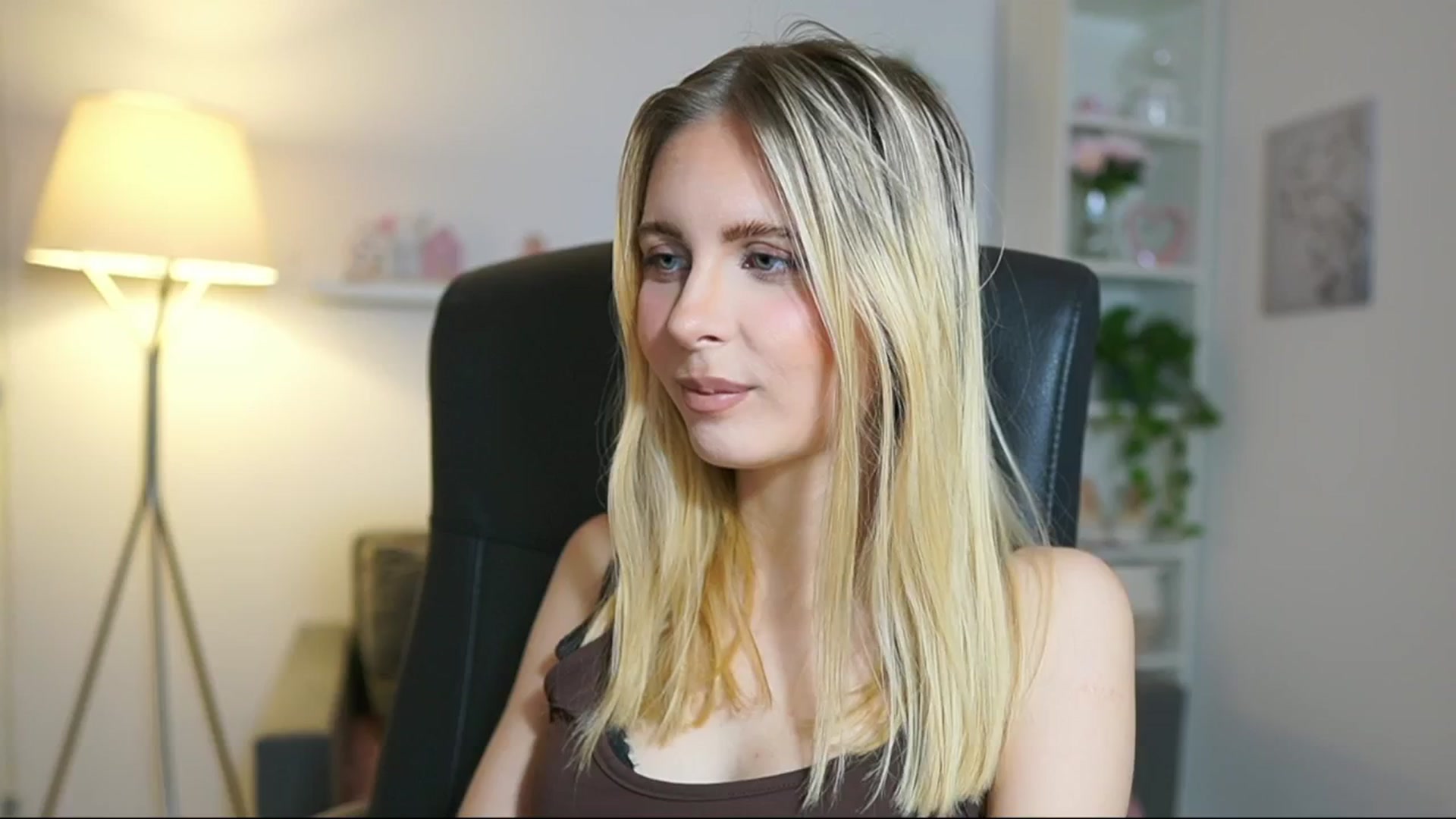 Gallery image thumbnail from Catecrago_'s myfreecams stream on, 06/10/2025, 10:32 image 12 of 20