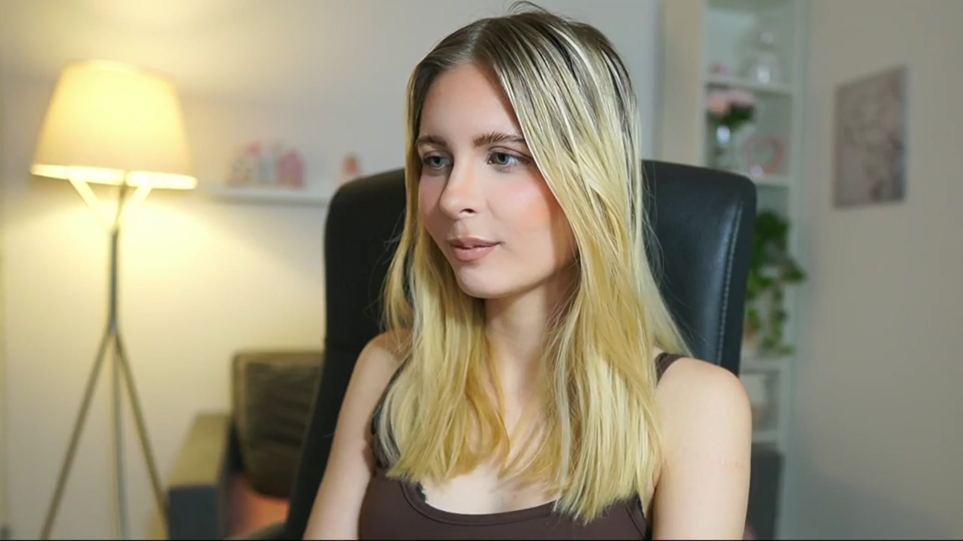 Gallery image thumbnail from Catecrago_'s myfreecams stream on, 06/10/2025, 10:32 image 3 of 20
