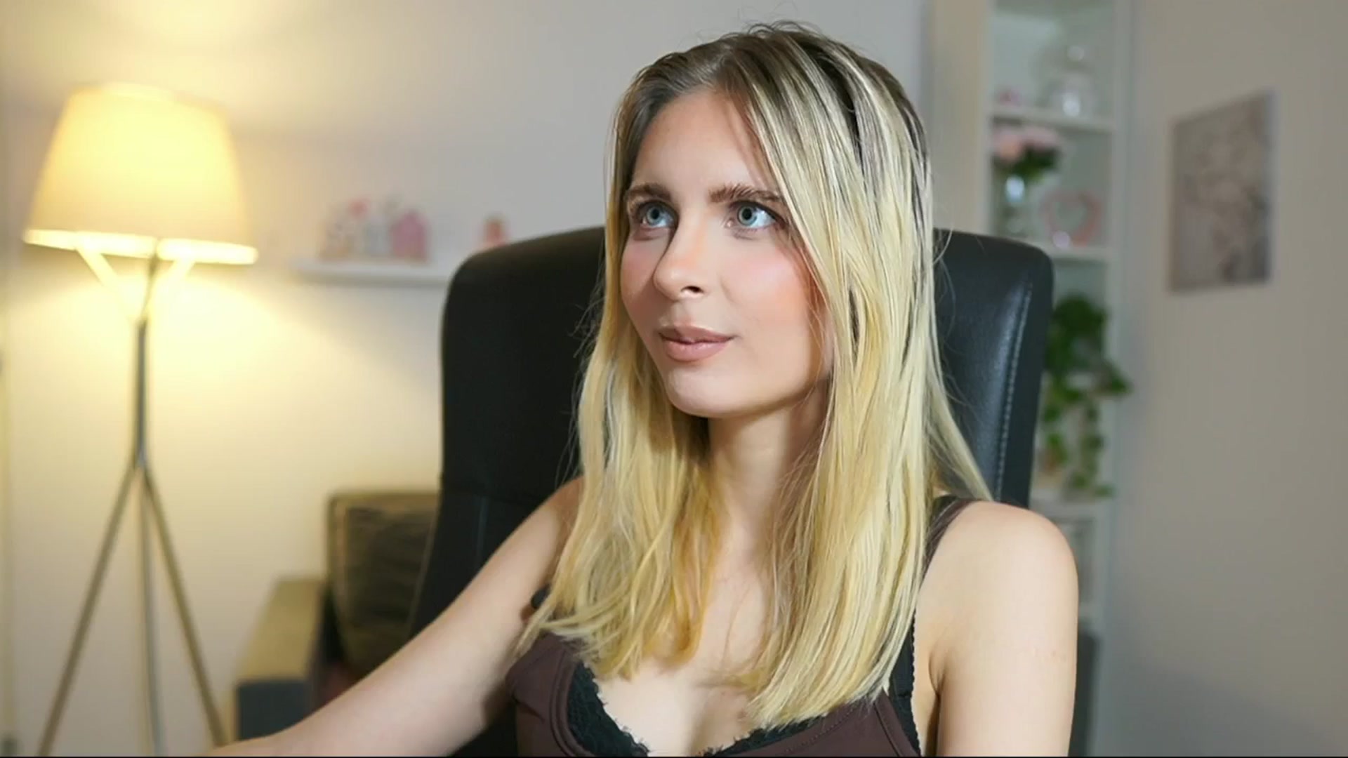 Gallery image thumbnail from Catecrago_'s myfreecams stream on, 06/10/2025, 10:32 image 18 of 20
