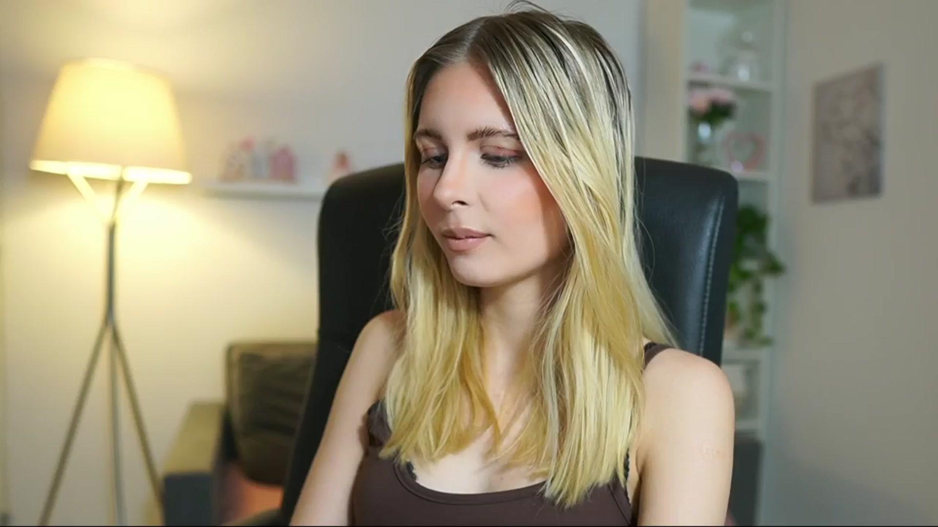 Gallery image thumbnail from Catecrago_'s myfreecams stream on, 06/10/2025, 10:32 image 1 of 20