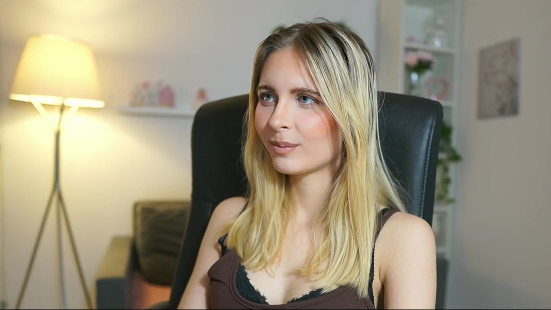 Gallery image thumbnail from Catecrago_'s myfreecams stream on, 06/10/2025, 10:32 image 19 of 20