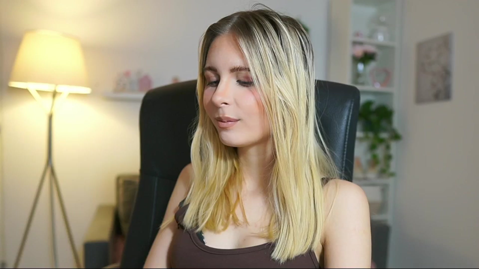 Gallery image thumbnail from Catecrago_'s myfreecams stream on, 06/10/2025, 10:32 image 10 of 20