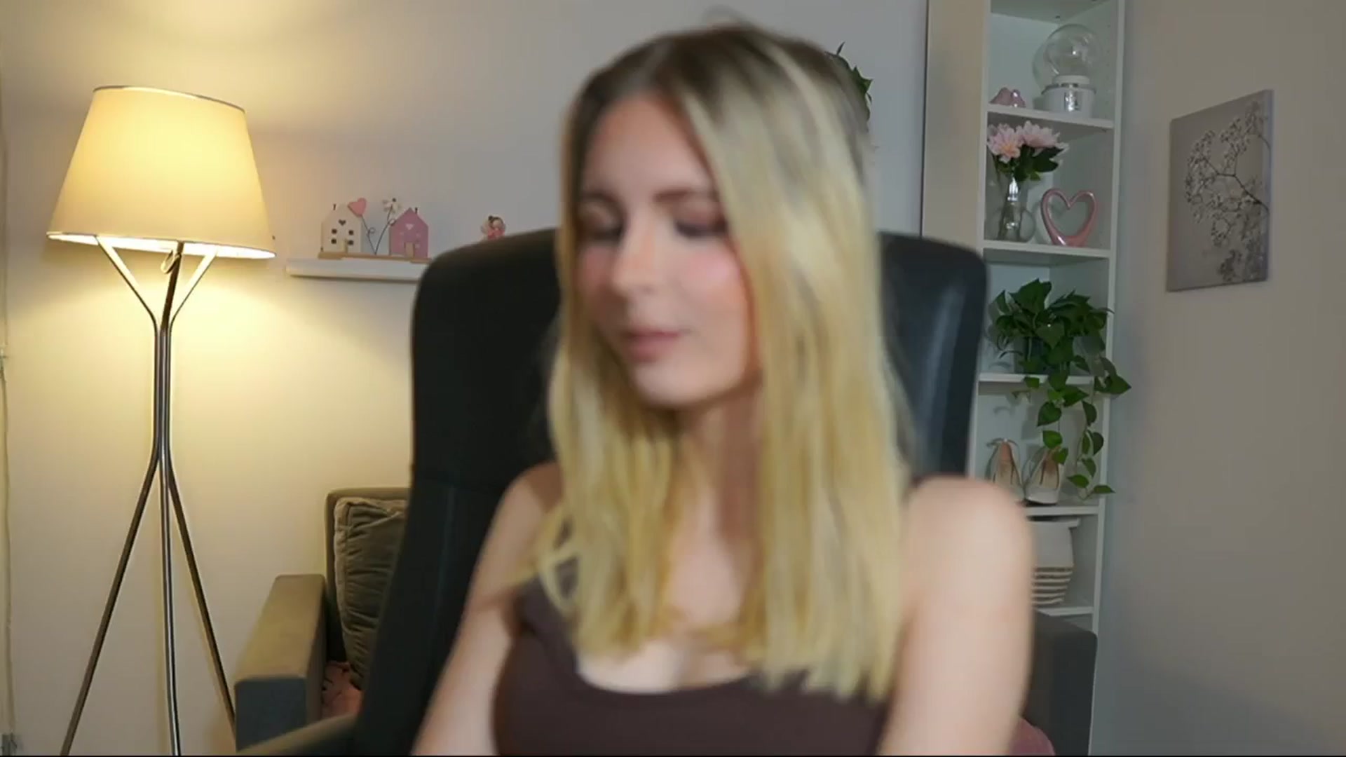 Gallery image thumbnail from Catecrago_'s myfreecams stream on, 06/10/2025, 10:32 image 8 of 20