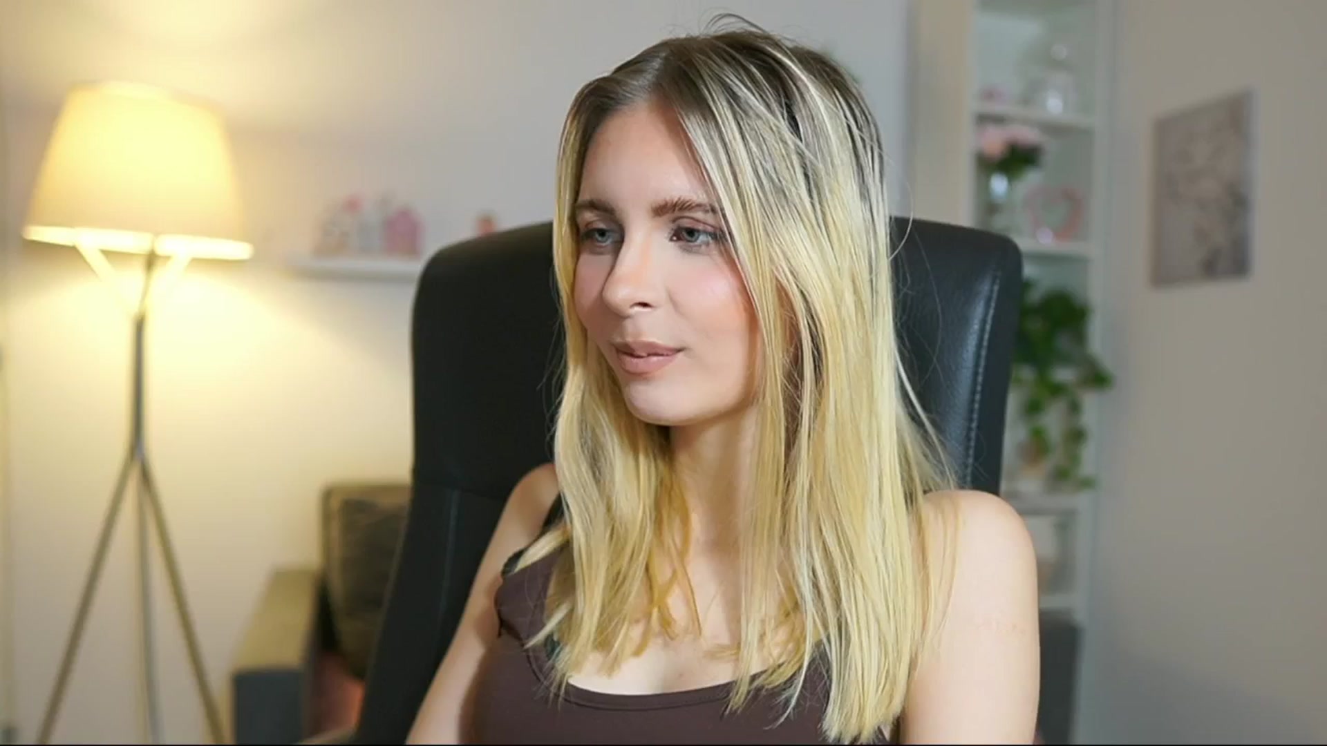 Gallery image thumbnail from Catecrago_'s myfreecams stream on, 06/10/2025, 10:32 image 13 of 20