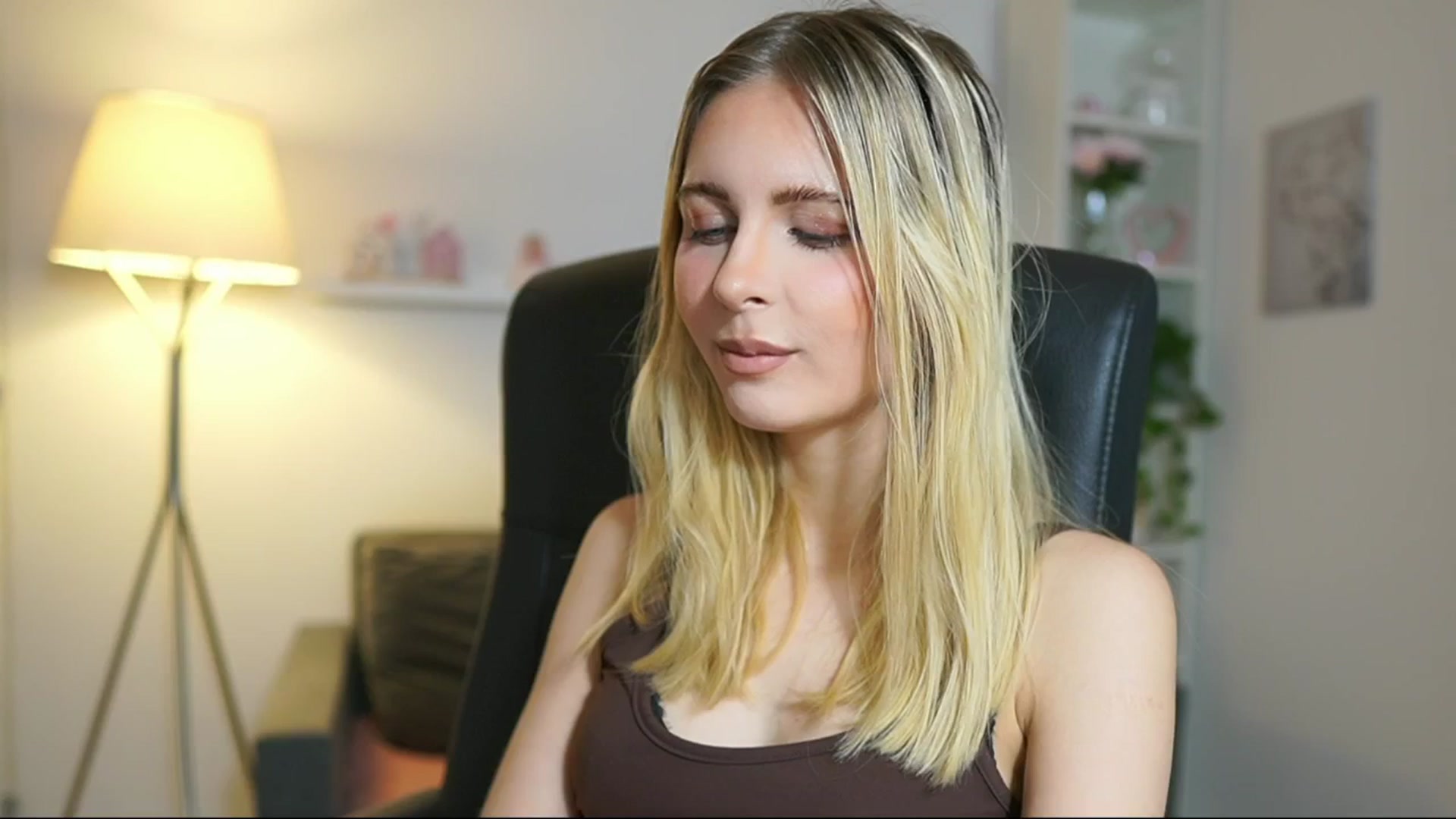 Gallery image thumbnail from Catecrago_'s myfreecams stream on, 06/10/2025, 10:32 image 6 of 20