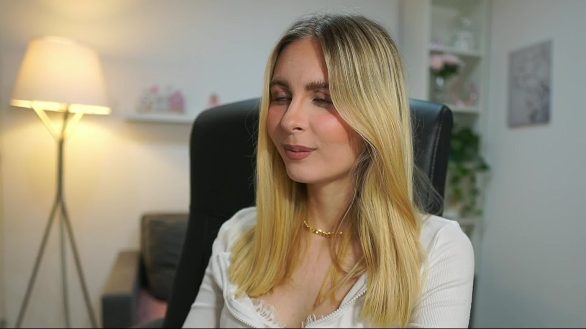 Gallery image thumbnail from Catecrago_'s myfreecams stream on, 06/12/2025, 14:40 image 6 of 20
