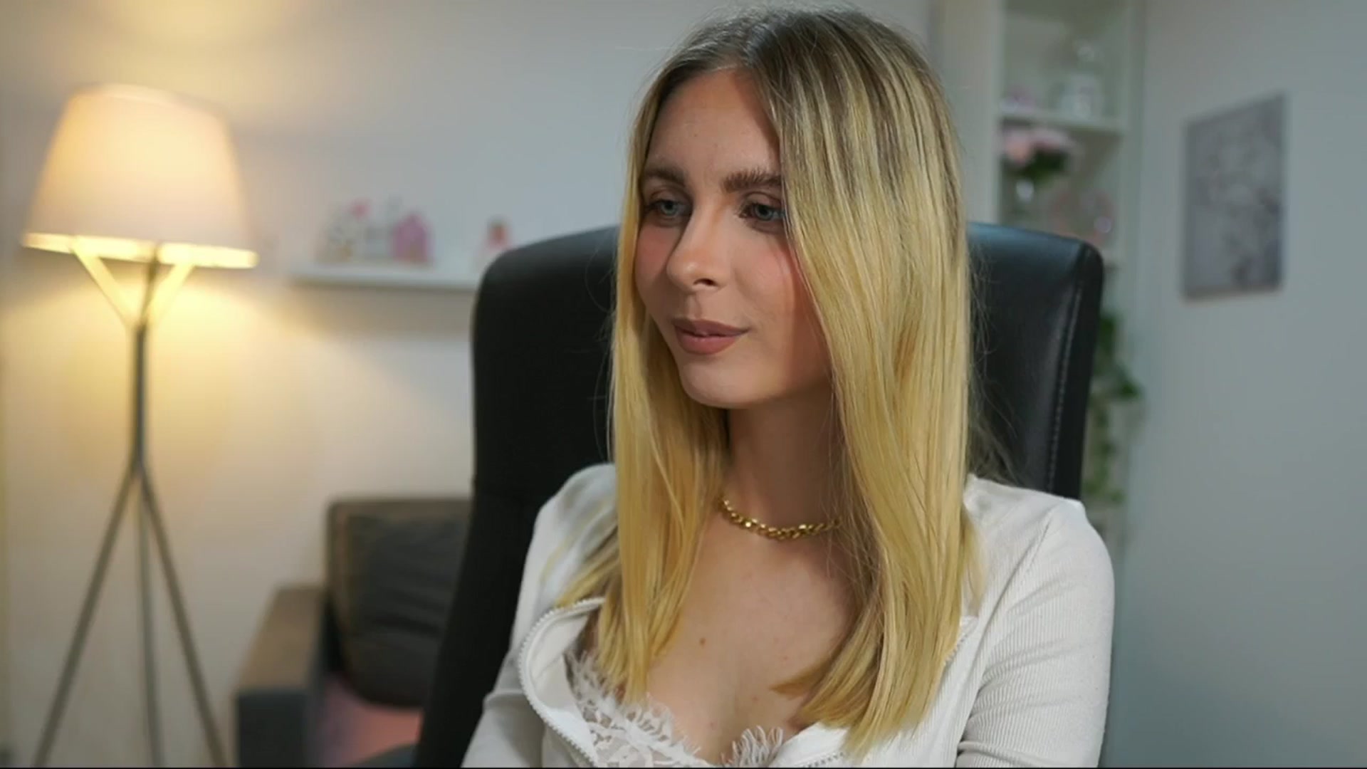 Gallery image thumbnail from Catecrago_'s myfreecams stream on, 06/12/2025, 14:40 image 14 of 20