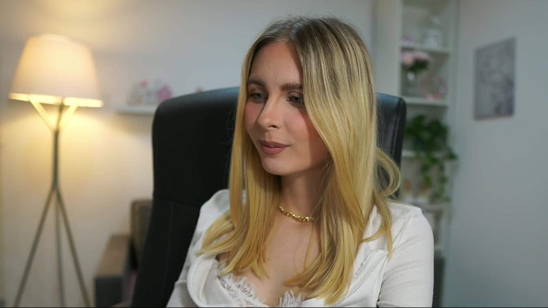 Gallery image thumbnail from Catecrago_'s myfreecams stream on, 06/12/2025, 14:40 image 12 of 20