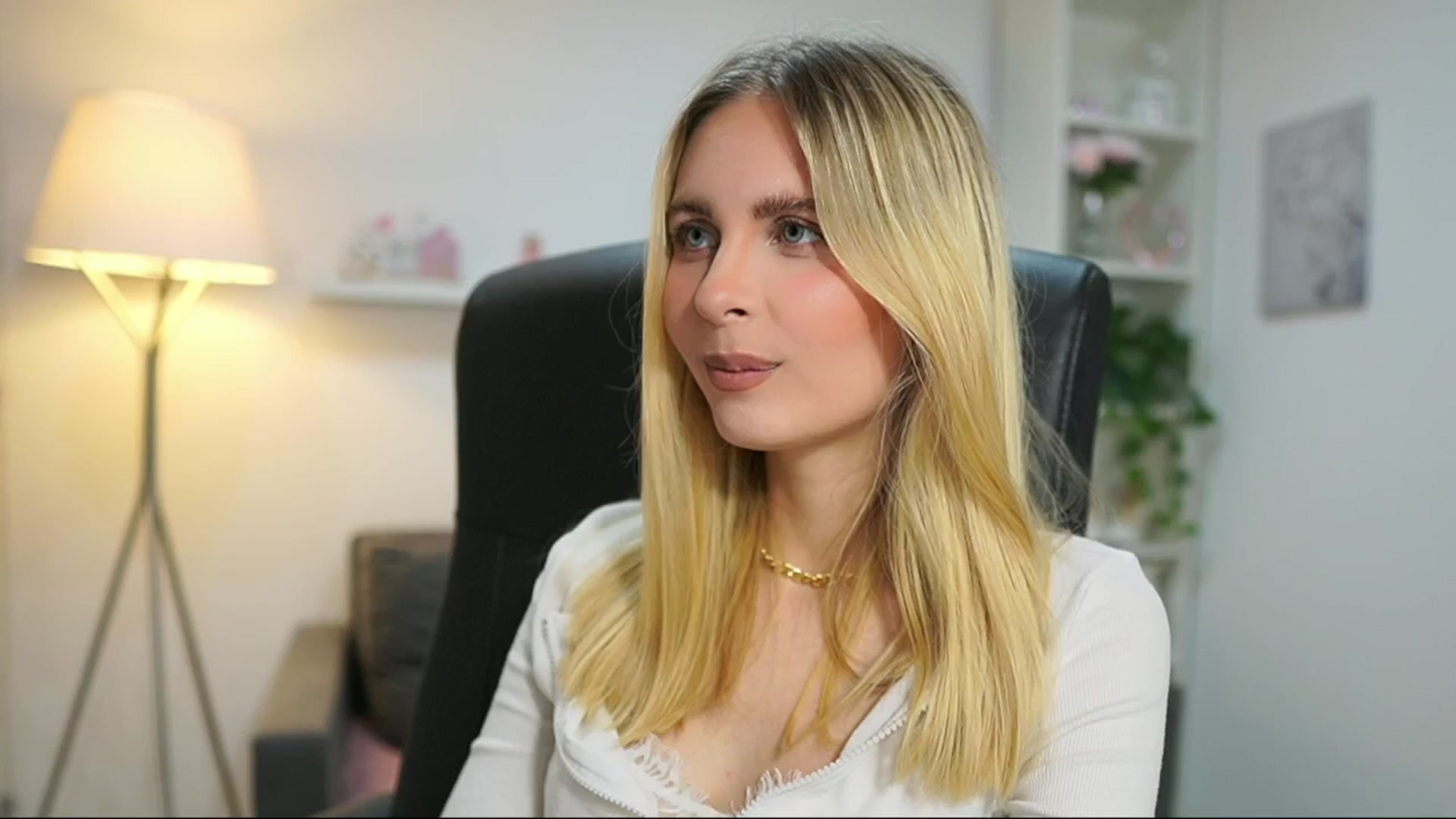 Gallery image thumbnail from Catecrago_'s myfreecams stream on, 06/12/2025, 14:40 image 7 of 20