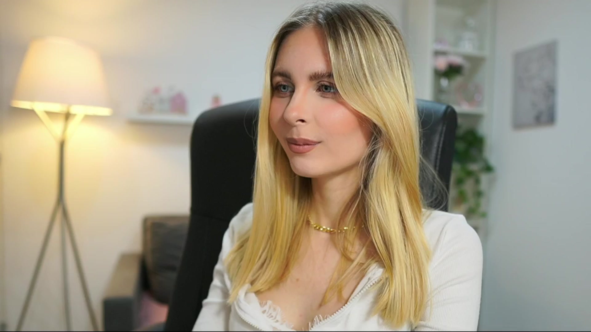 Gallery image thumbnail from Catecrago_'s myfreecams stream on, 06/12/2025, 14:40 image 2 of 20