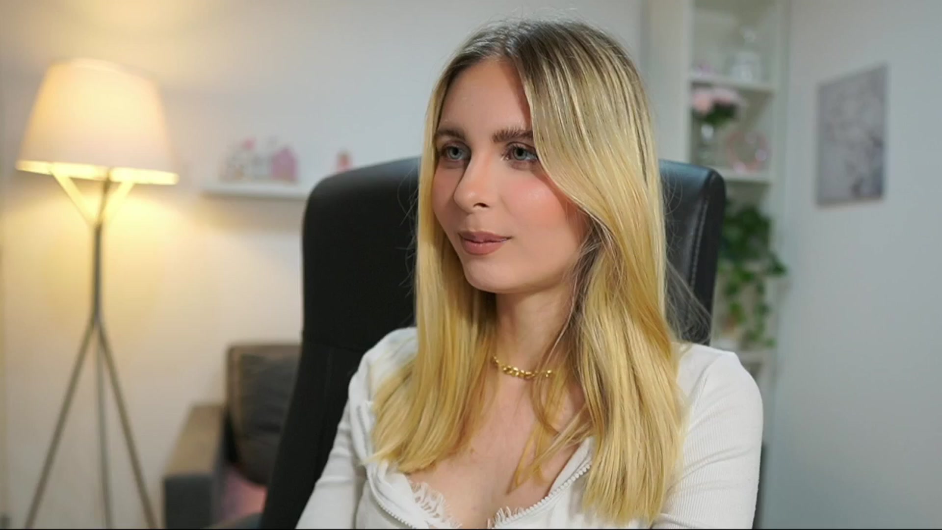 Gallery image thumbnail from Catecrago_'s myfreecams stream on, 06/12/2025, 14:40 image 5 of 20