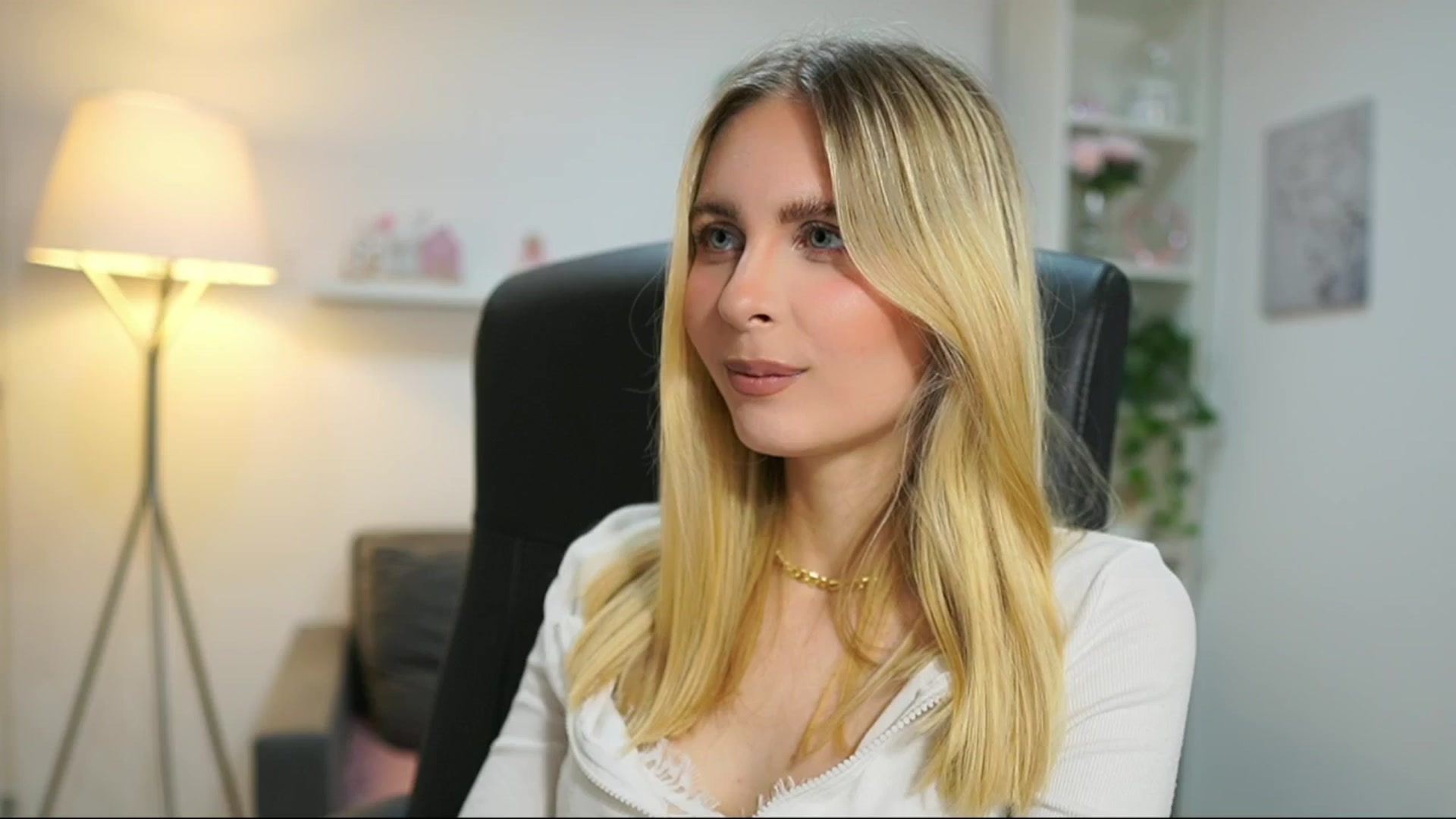 Gallery image thumbnail from Catecrago_'s myfreecams stream on, 06/12/2025, 14:40 image 4 of 20