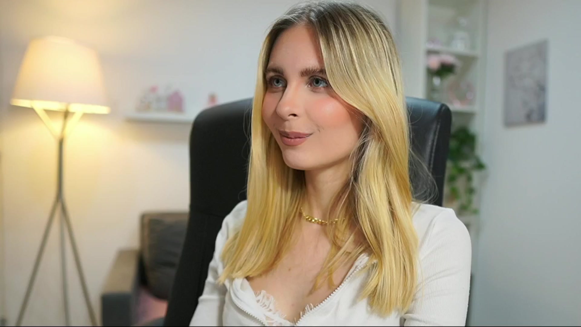 Gallery image thumbnail from Catecrago_'s myfreecams stream on, 06/12/2025, 14:40 image 1 of 20
