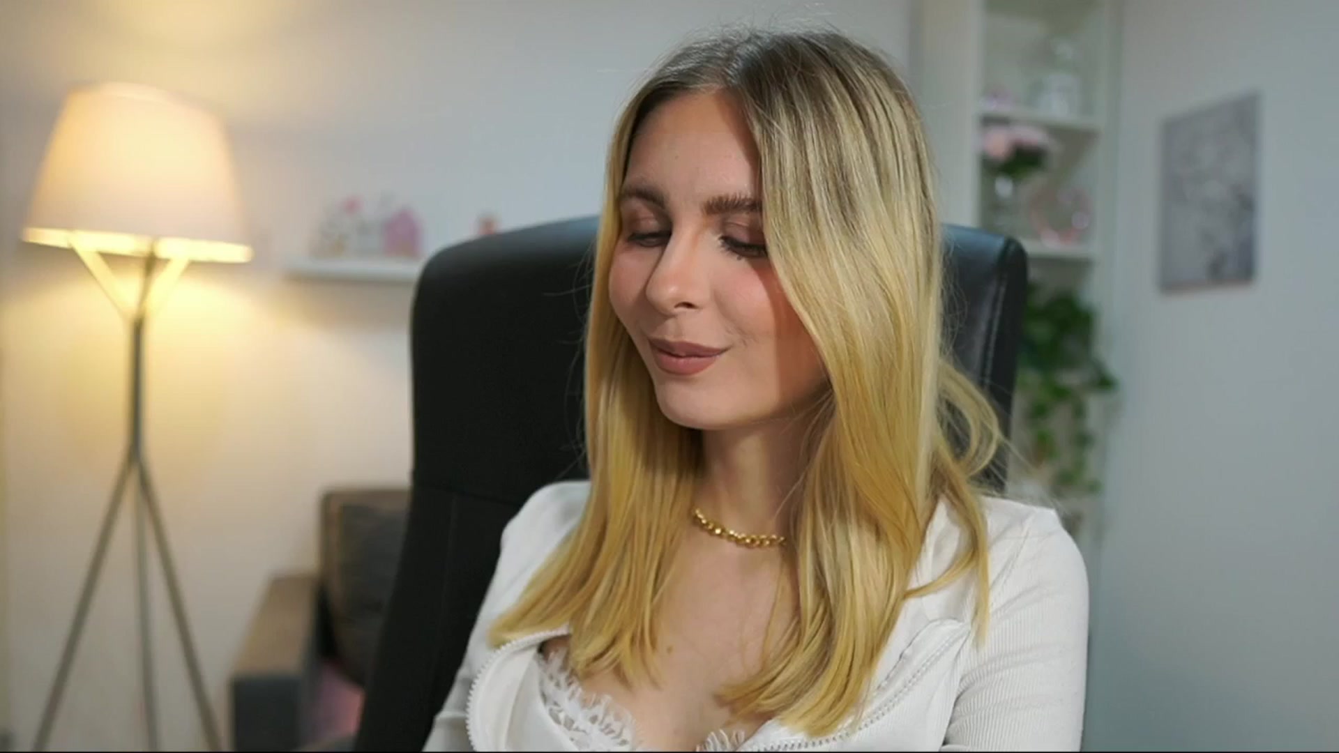 Gallery image thumbnail from Catecrago_'s myfreecams stream on, 06/12/2025, 14:40 image 11 of 20