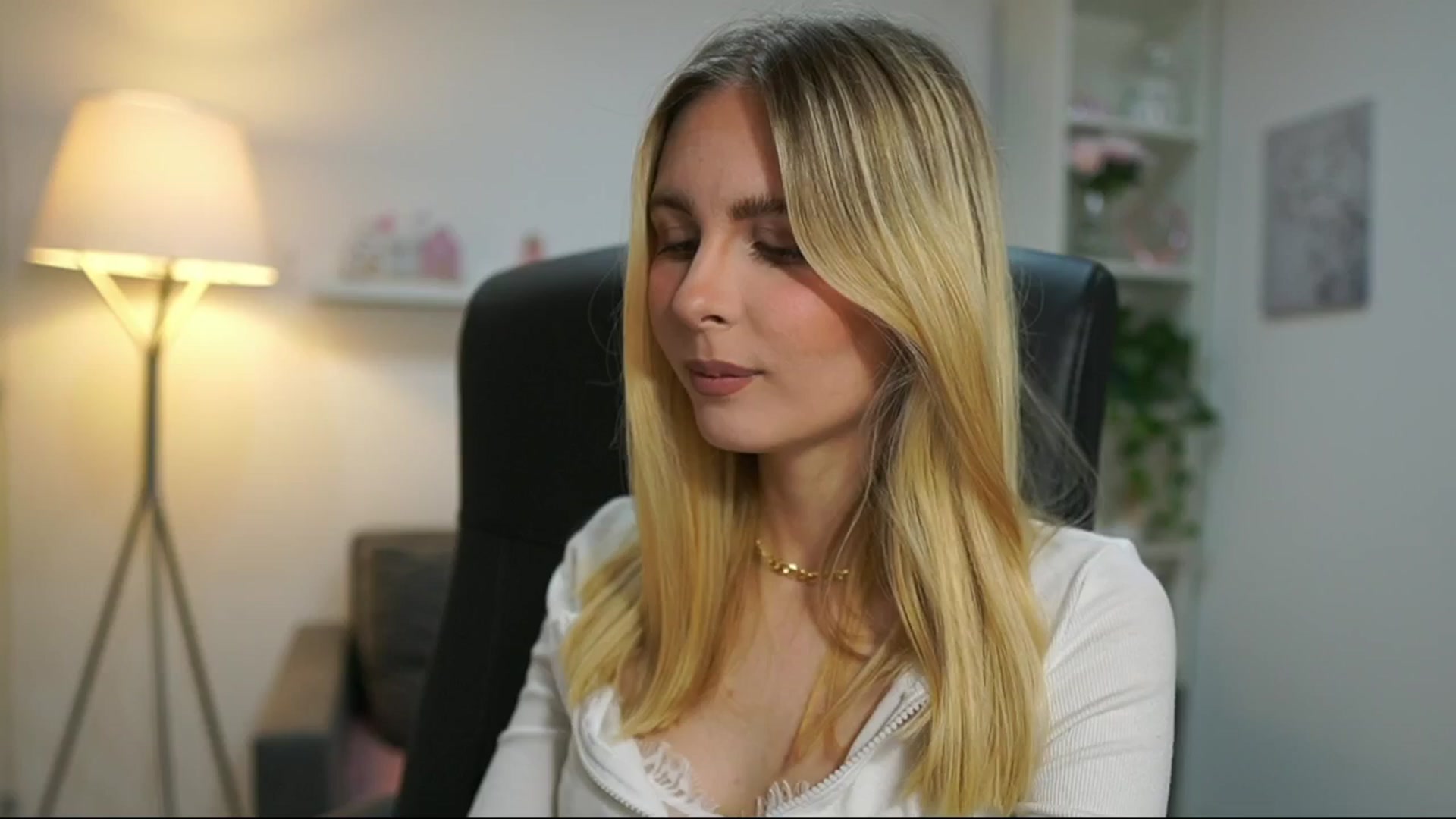 Gallery image thumbnail from Catecrago_'s myfreecams stream on, 06/12/2025, 14:40 image 3 of 20