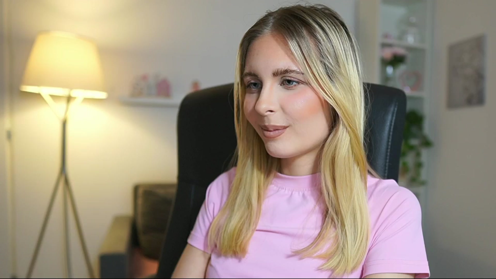 Gallery image thumbnail from Catecrago_'s myfreecams stream on, 06/17/2025, 15:53 image 15 of 20