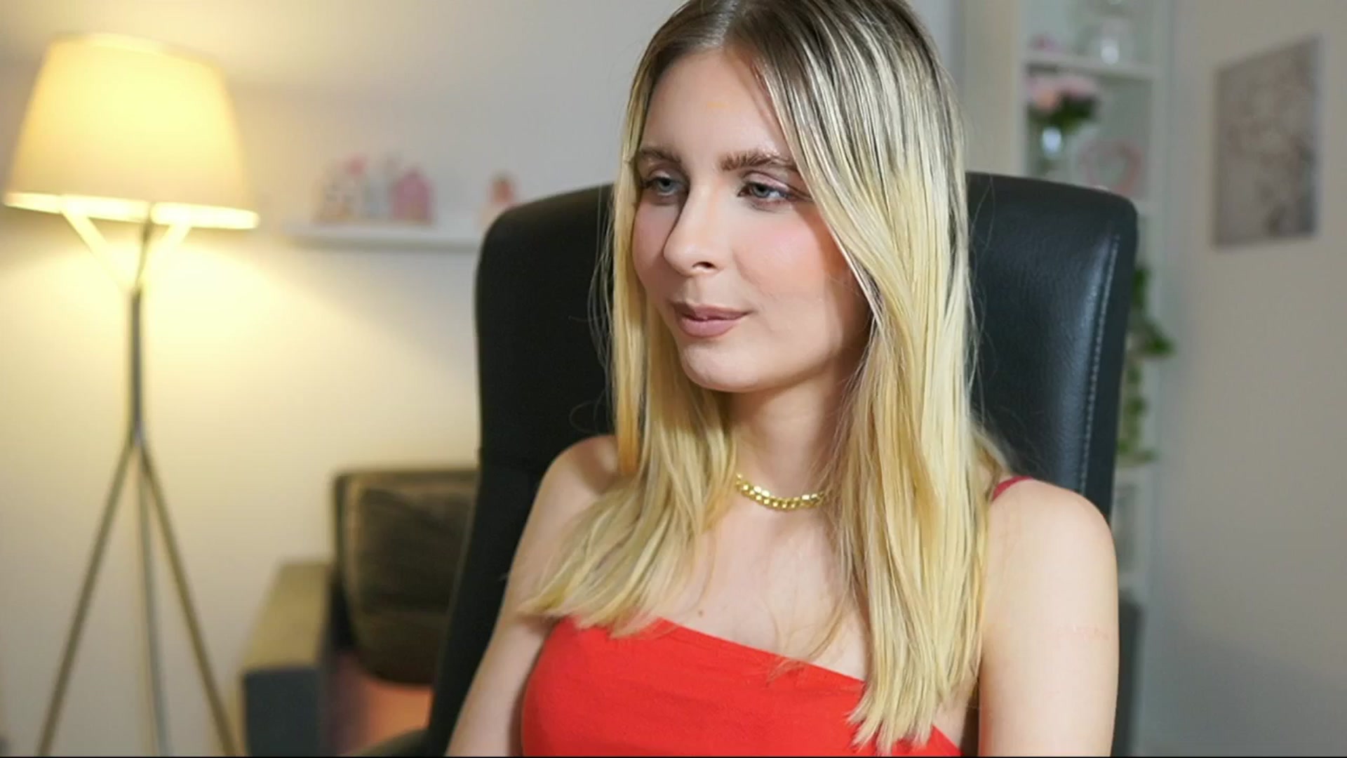 Gallery image thumbnail from Catecrago_'s myfreecams stream on, 06/19/2025, 17:51 image 10 of 20