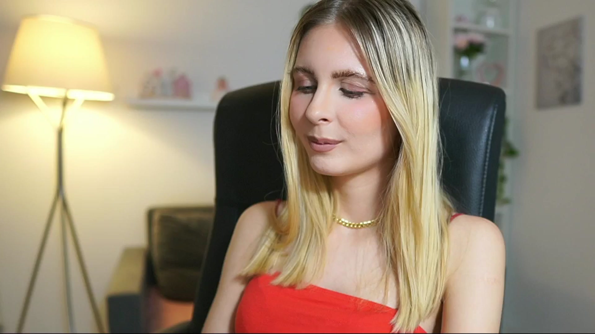 Gallery image thumbnail from Catecrago_'s myfreecams stream on, 06/19/2025, 17:51 image 15 of 20