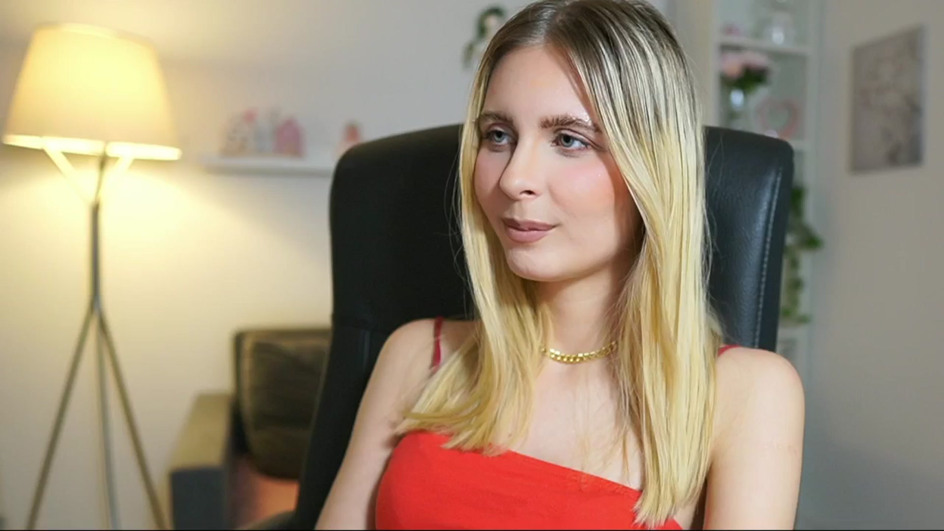Gallery image thumbnail from Catecrago_'s myfreecams stream on, 06/19/2025, 17:51 image 20 of 20