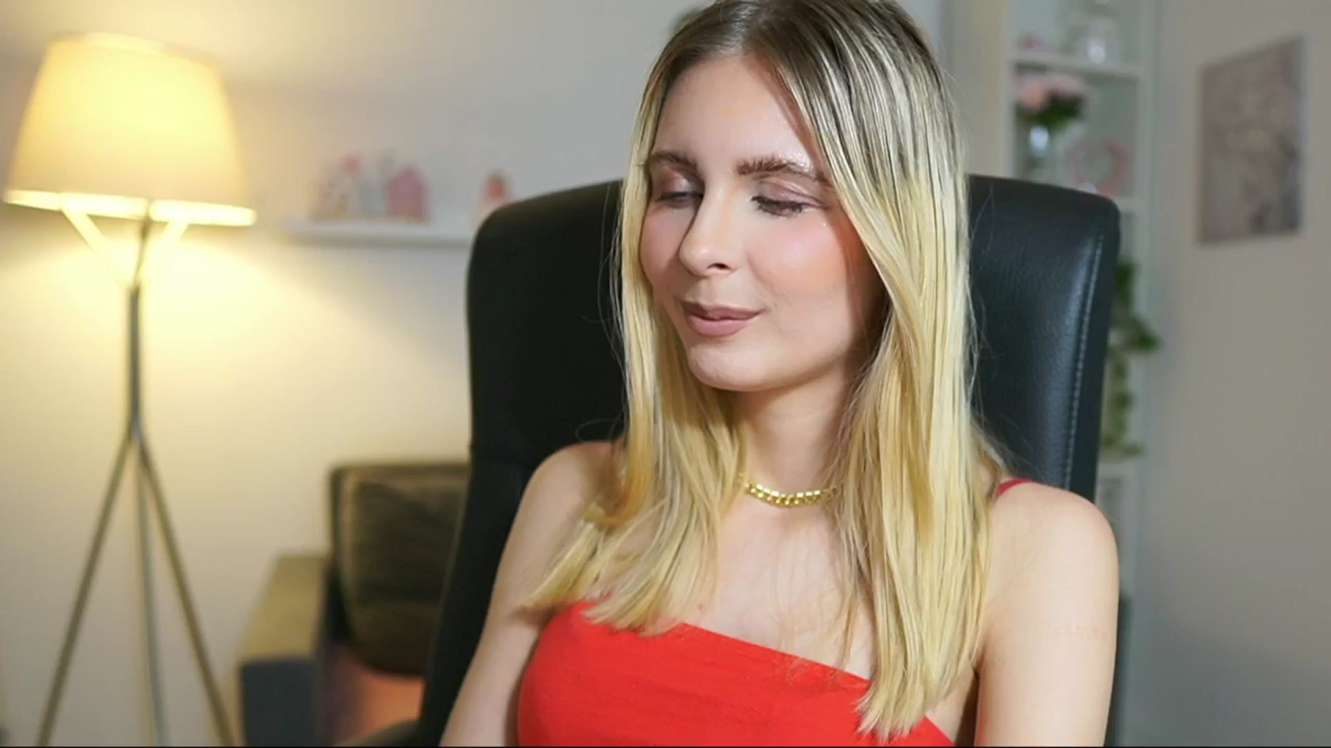 Gallery image thumbnail from Catecrago_'s myfreecams stream on, 06/19/2025, 17:51 image 14 of 20