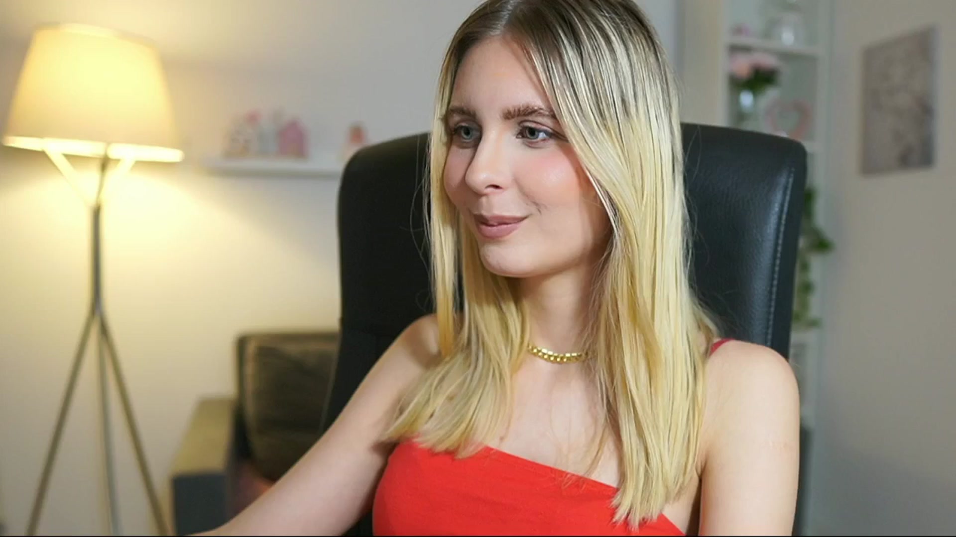 Gallery image thumbnail from Catecrago_'s myfreecams stream on, 06/19/2025, 17:51 image 12 of 20