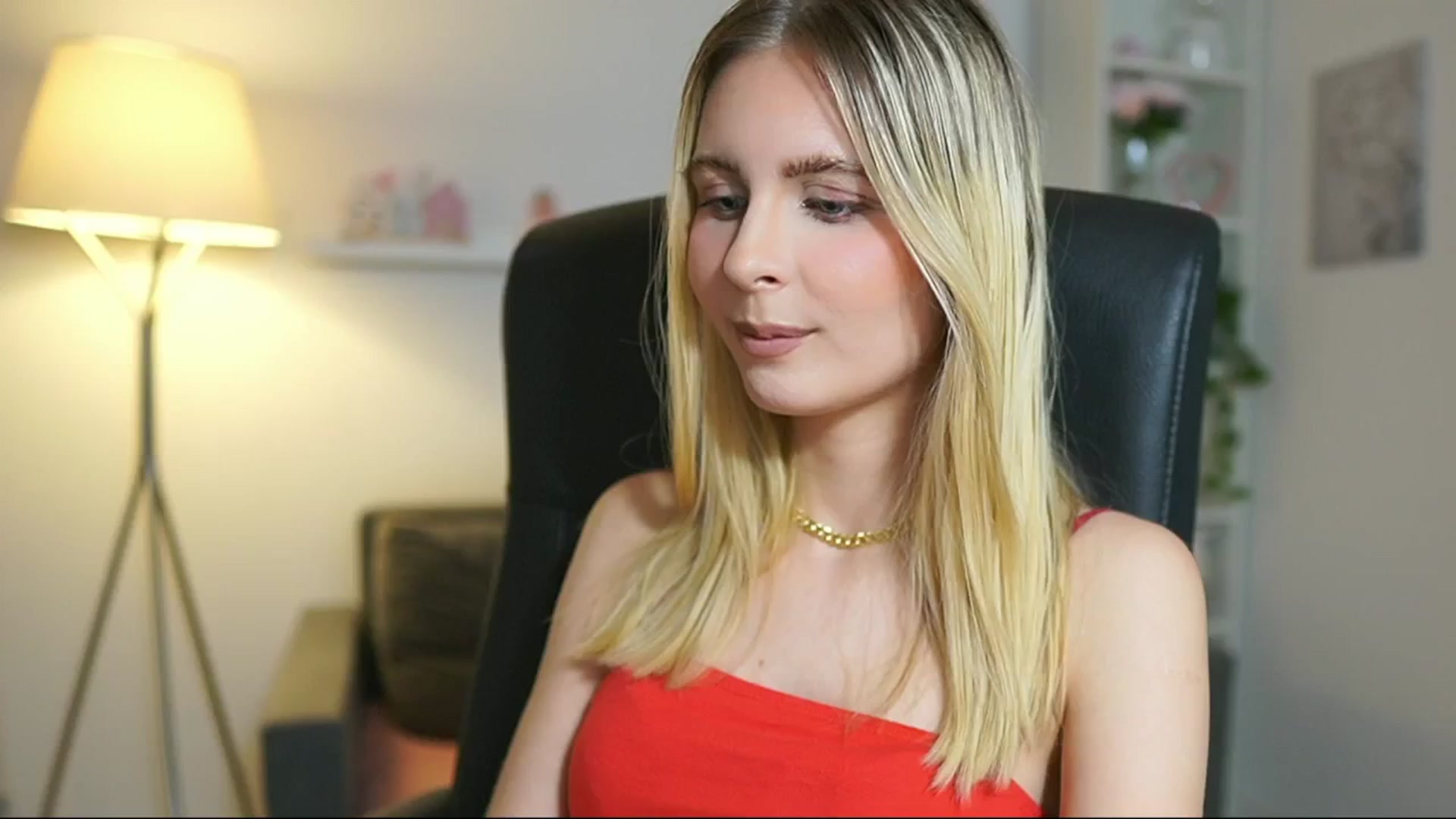 Gallery image thumbnail from Catecrago_'s myfreecams stream on, 06/19/2025, 17:51 image 9 of 20