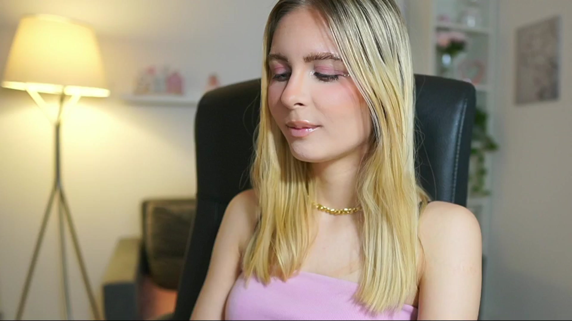 Gallery image thumbnail from Catecrago_'s myfreecams stream on, 06/20/2025, 10:12 image 3 of 20