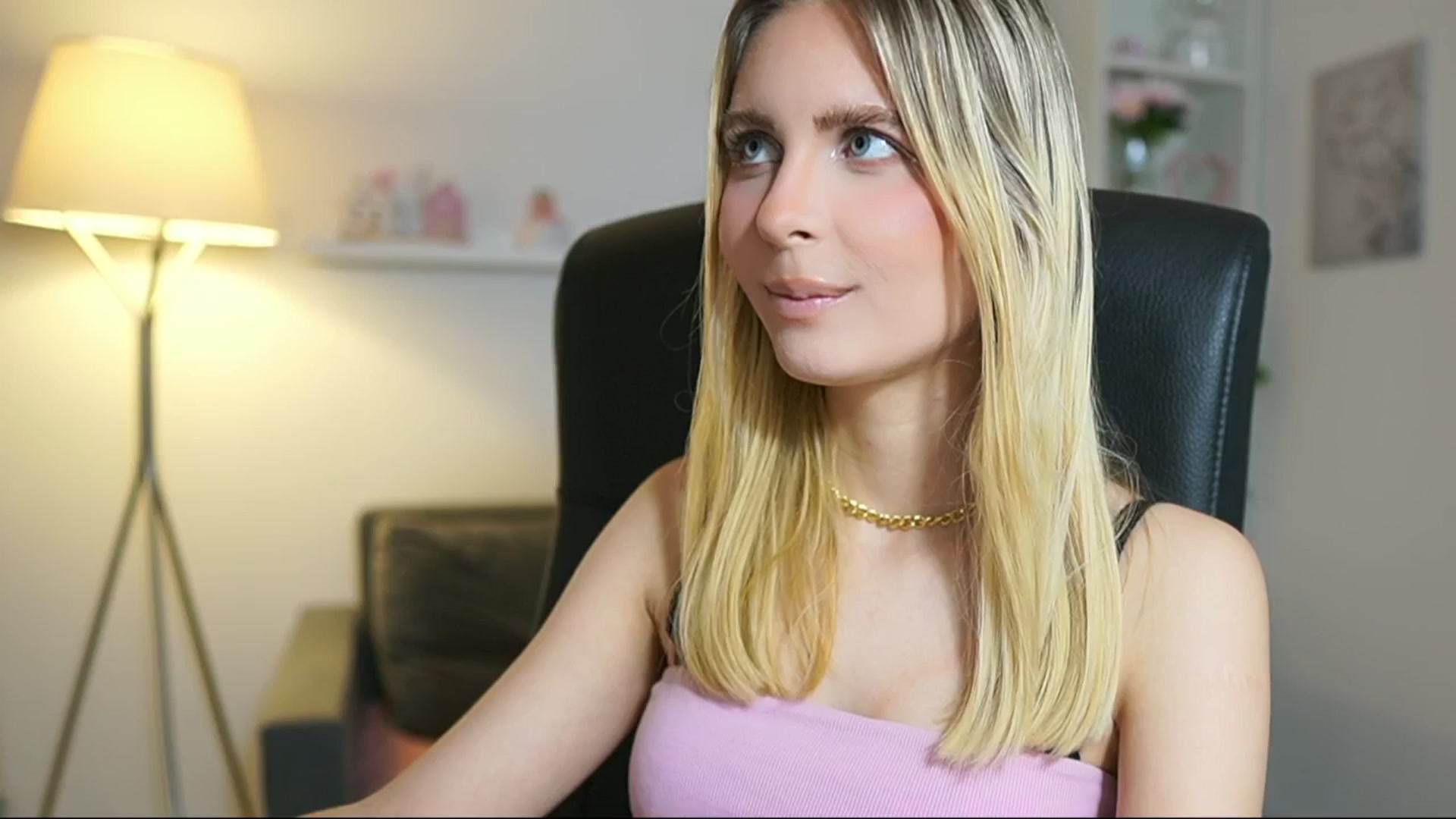 Gallery image thumbnail from Catecrago_'s myfreecams stream on, 06/20/2025, 10:12 image 20 of 20