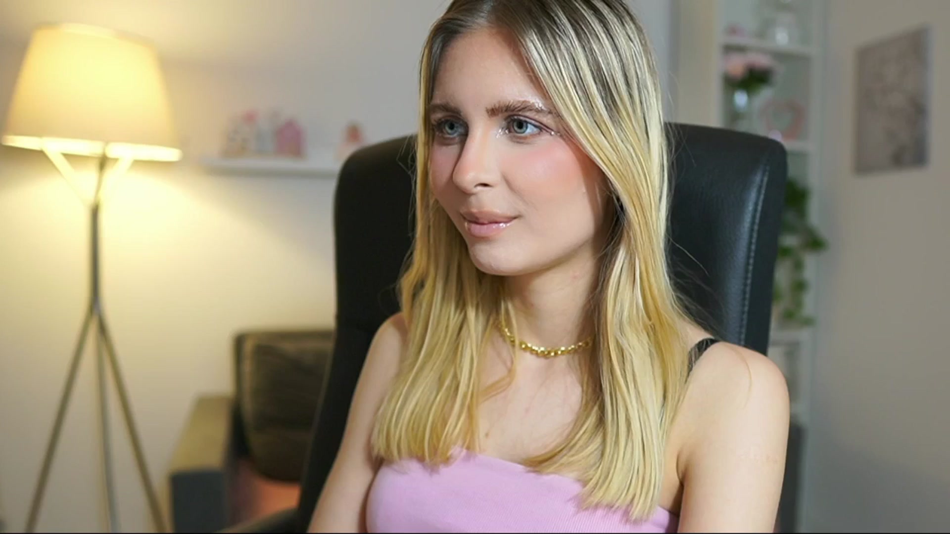 Gallery image thumbnail from Catecrago_'s myfreecams stream on, 06/20/2025, 12:36 image 2 of 20