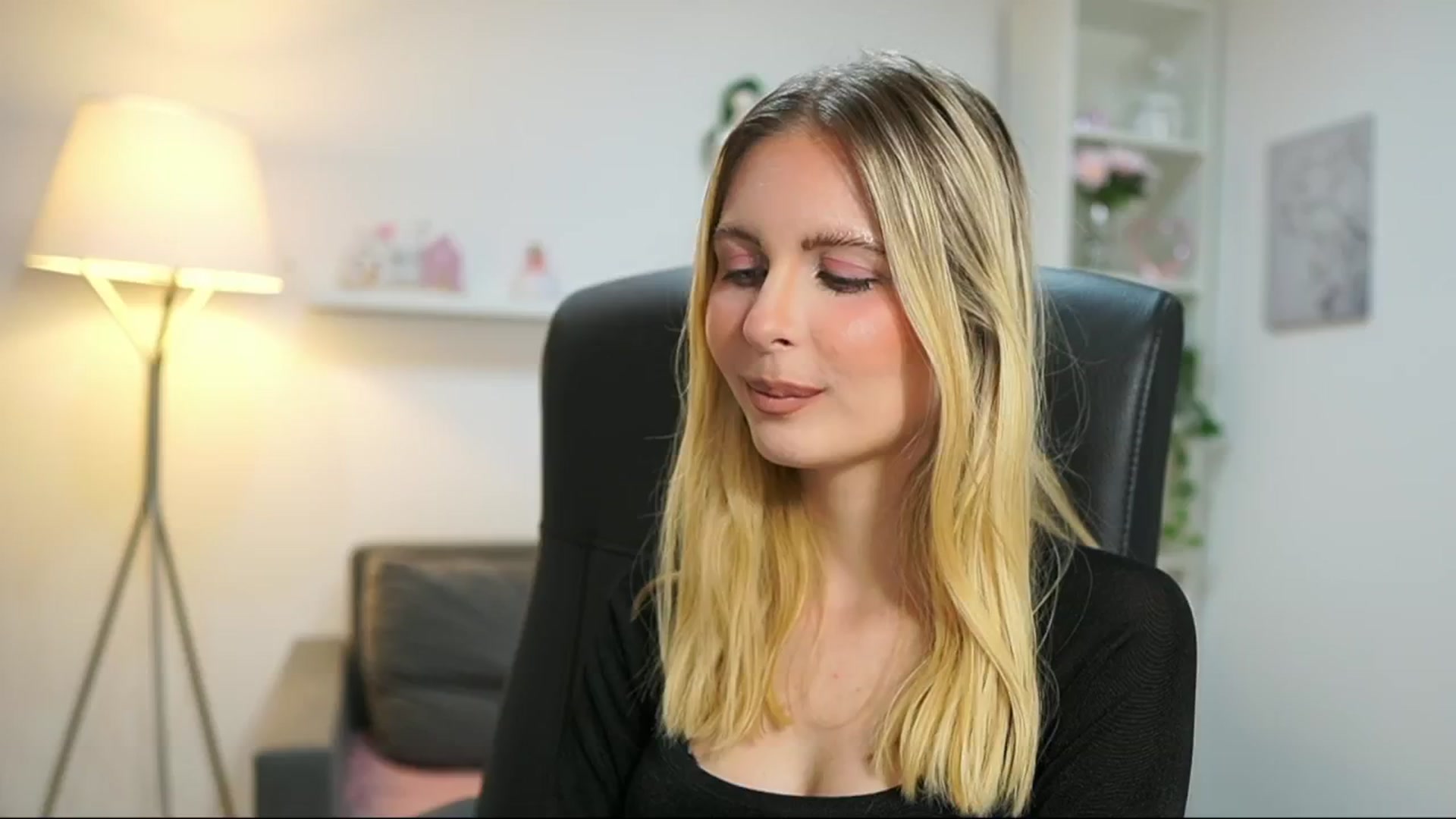 Gallery image thumbnail from Catecrago_'s myfreecams stream on, 06/23/2025, 15:05 image 18 of 20