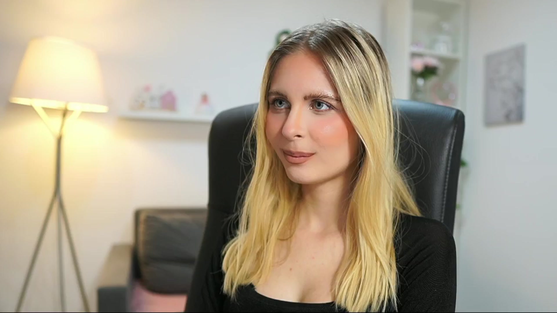 Gallery image thumbnail from Catecrago_'s myfreecams stream on, 06/23/2025, 15:05 image 6 of 20