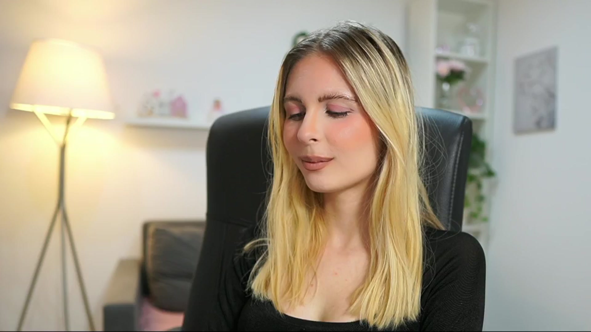 Gallery image thumbnail from Catecrago_'s myfreecams stream on, 06/23/2025, 15:05 image 3 of 20