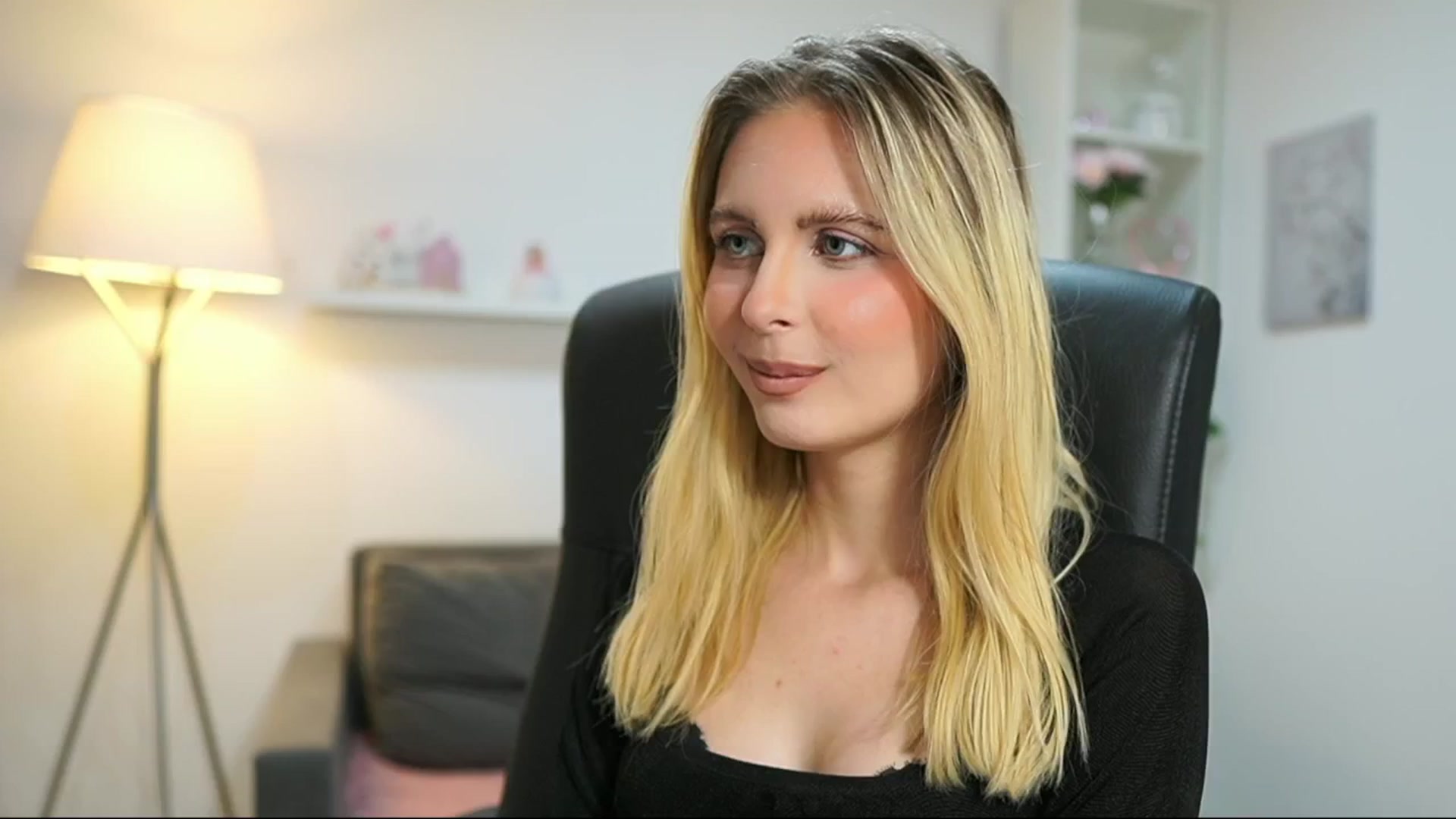 Gallery image thumbnail from Catecrago_'s myfreecams stream on, 06/23/2025, 16:50 image 1 of 20
