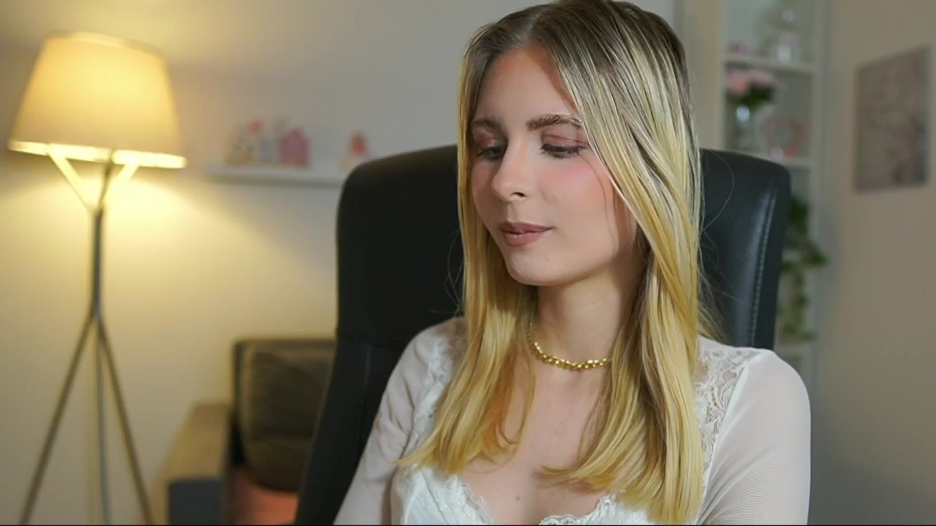 Gallery image thumbnail from Catecrago_'s myfreecams stream on, 06/26/2025, 16:03 image 20 of 20