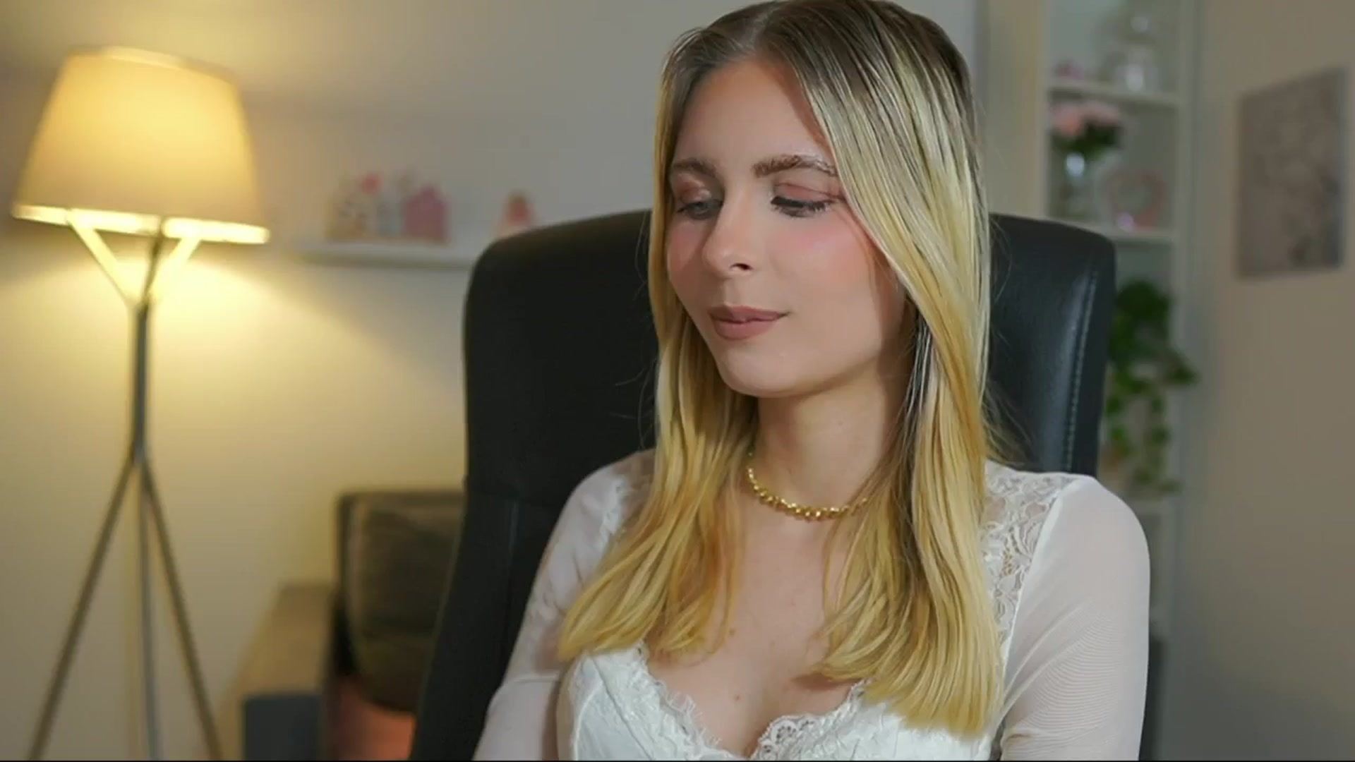 Gallery image thumbnail from Catecrago_'s myfreecams stream on, 06/26/2025, 16:03 image 3 of 20