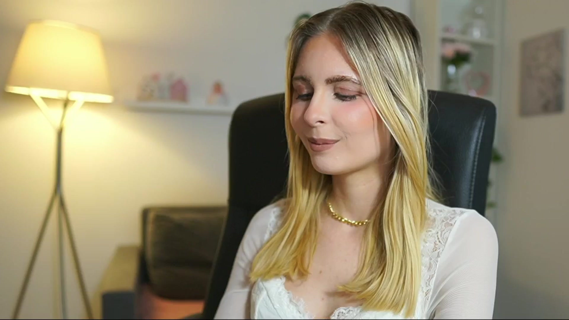 Gallery image thumbnail from Catecrago_'s myfreecams stream on, 06/26/2025, 16:03 image 15 of 20