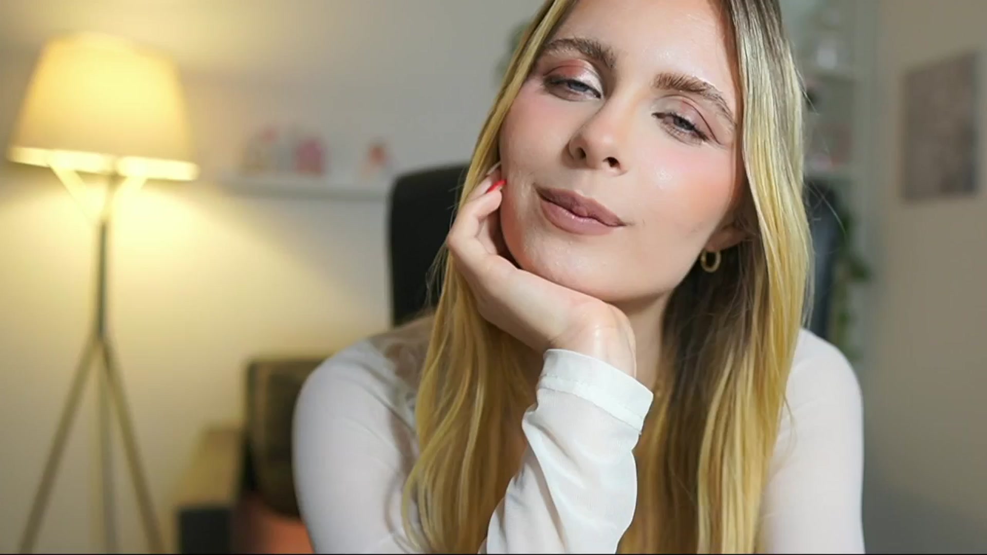 Gallery image thumbnail from Catecrago_'s myfreecams stream on, 06/26/2025, 16:03 image 17 of 20