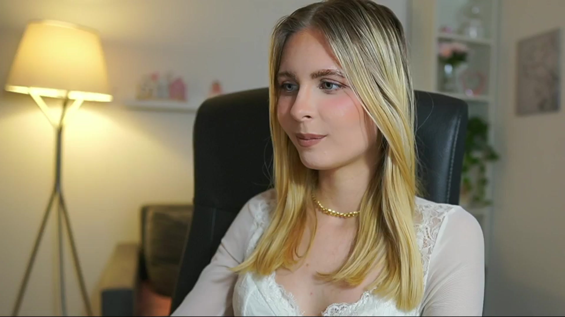 Gallery image thumbnail from Catecrago_'s myfreecams stream on, 06/26/2025, 16:03 image 19 of 20