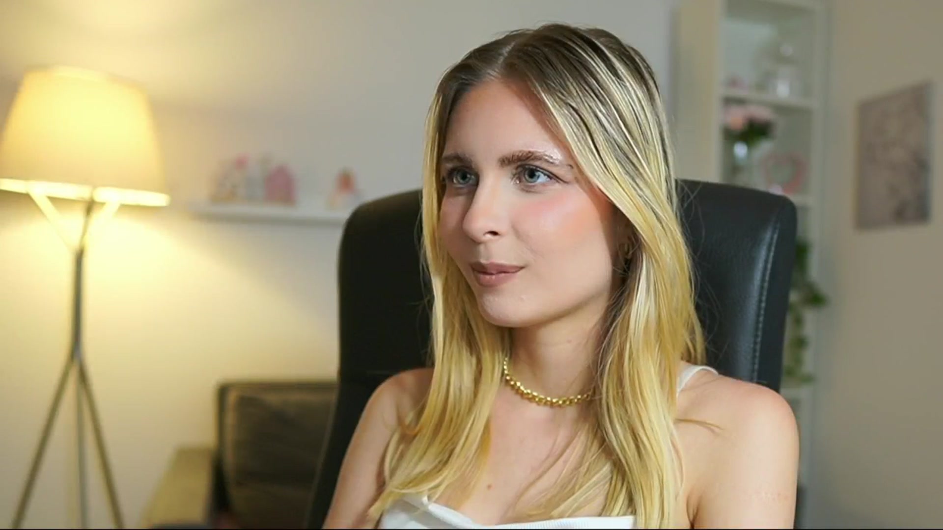 Gallery image thumbnail from Catecrago_'s myfreecams stream on, 06/26/2025, 18:56 image 5 of 20