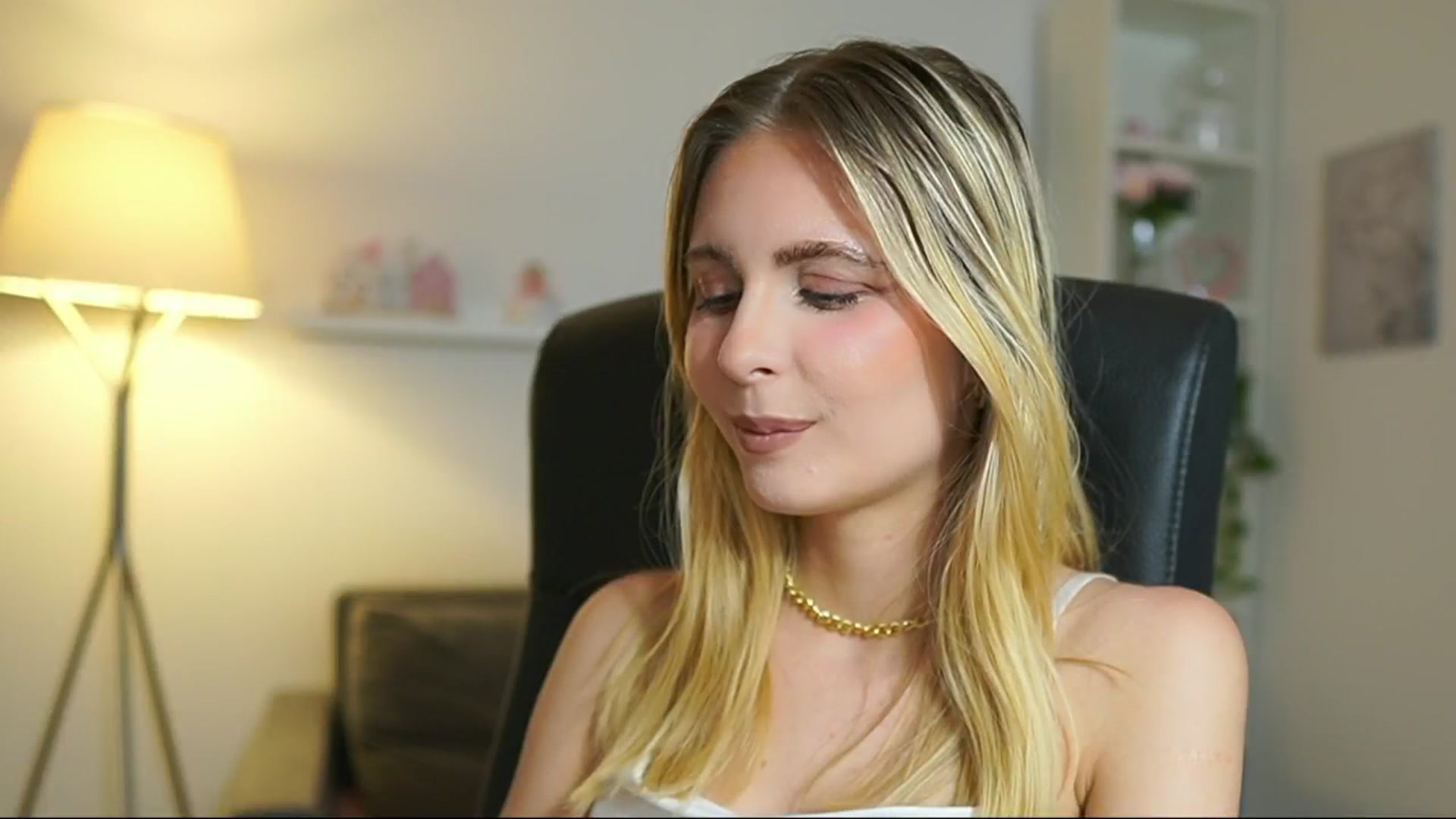 Gallery image thumbnail from Catecrago_'s myfreecams stream on, 06/26/2025, 18:56 image 13 of 20