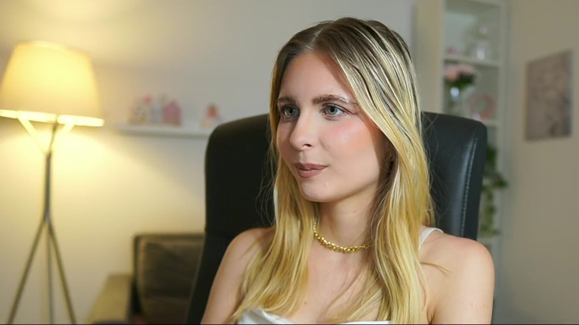 Gallery image thumbnail from Catecrago_'s myfreecams stream on, 06/26/2025, 18:56 image 10 of 20