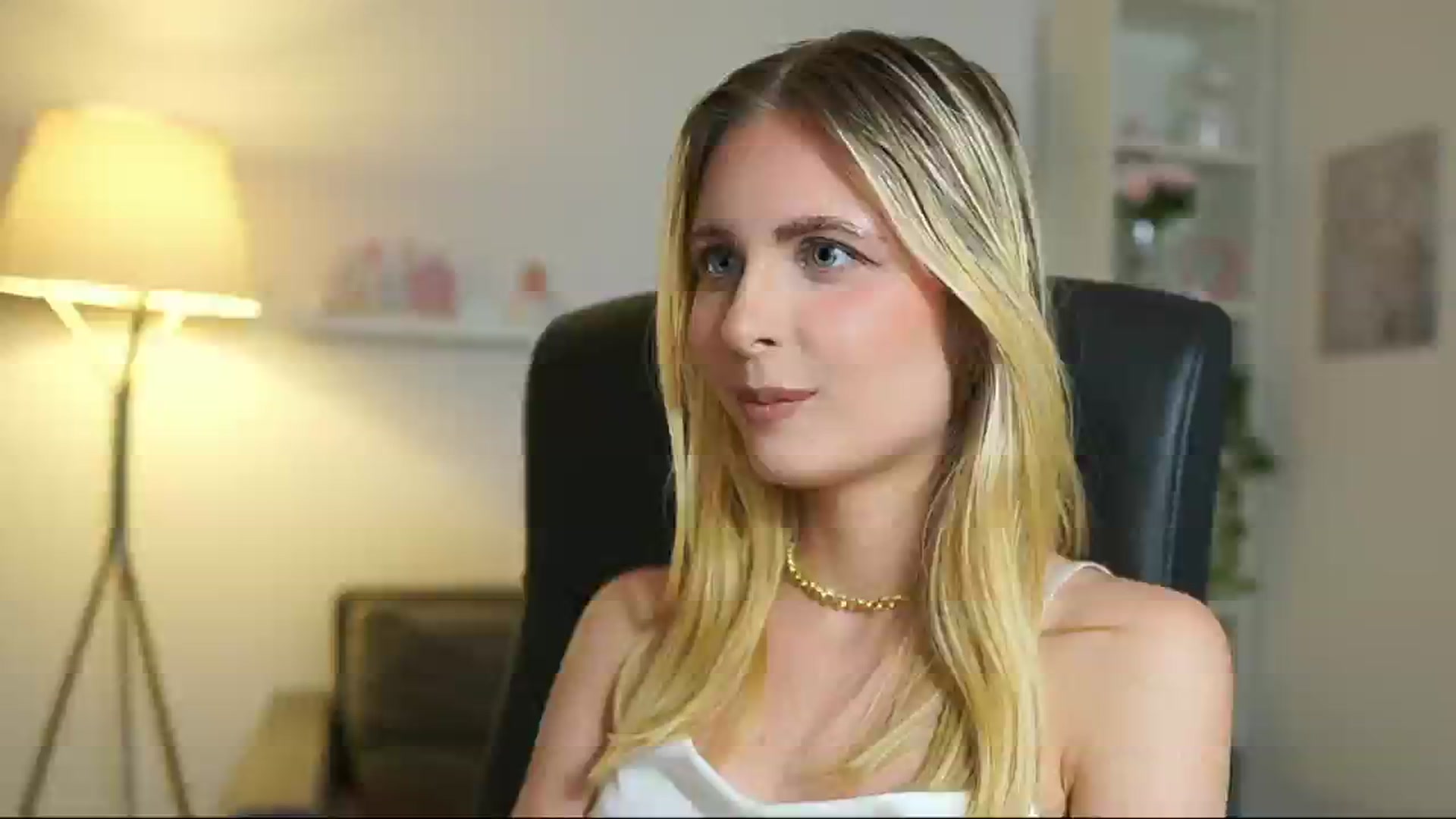 Gallery image thumbnail from Catecrago_'s myfreecams stream on, 06/26/2025, 18:56 image 1 of 20