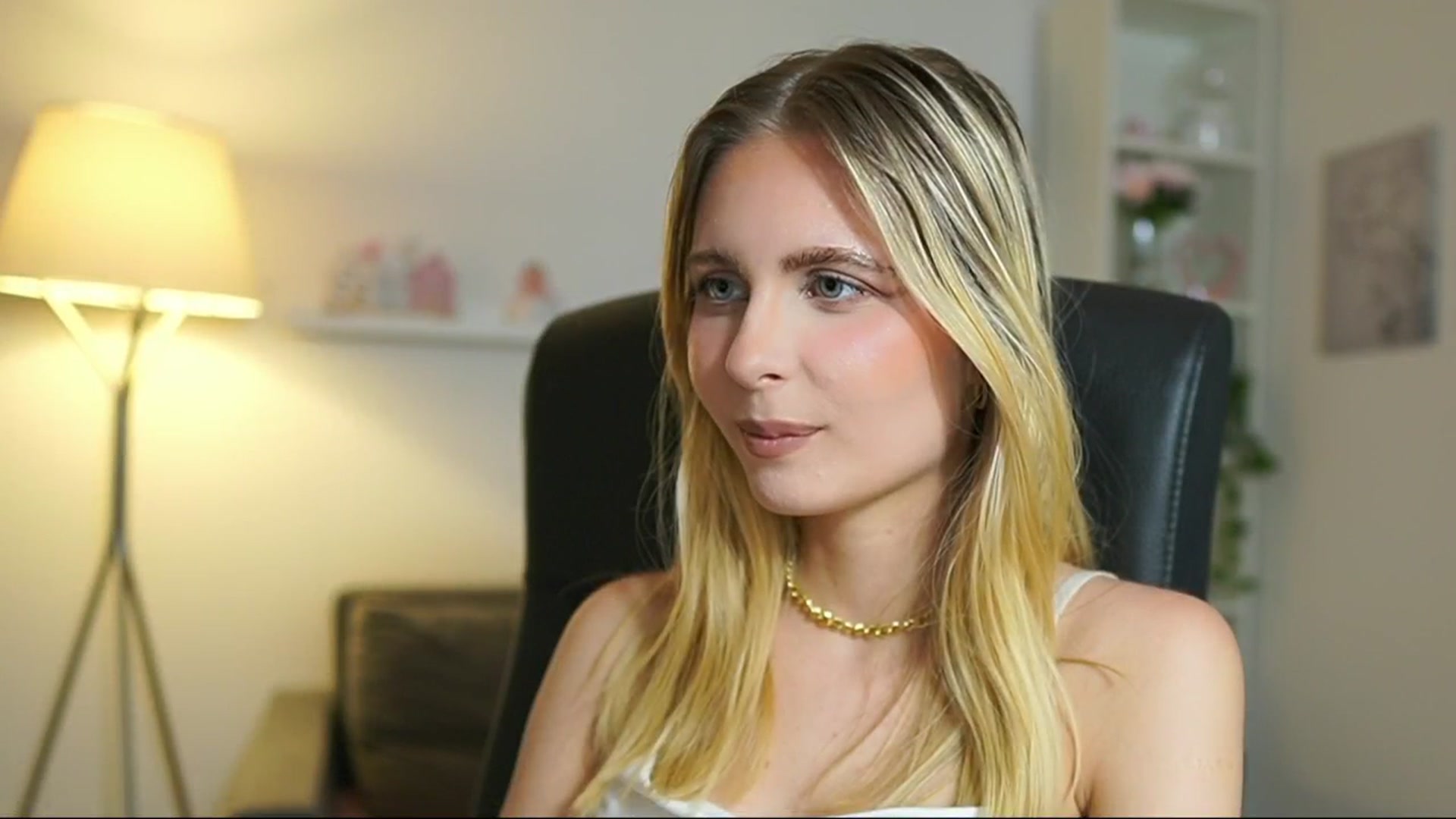 Gallery image thumbnail from Catecrago_'s myfreecams stream on, 06/26/2025, 18:56 image 14 of 20