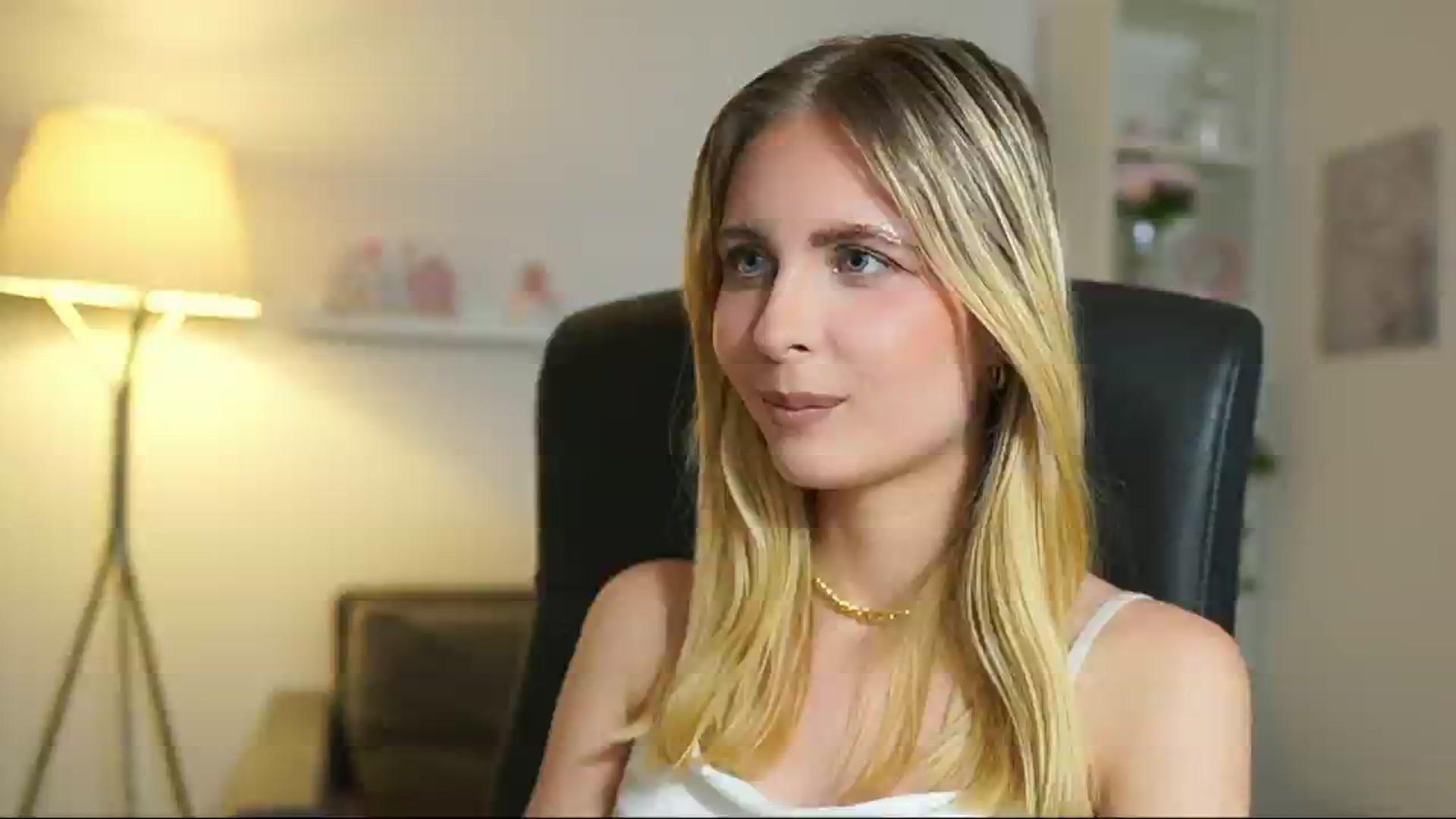 Gallery image thumbnail from Catecrago_'s myfreecams stream on, 06/26/2025, 20:29 image 3 of 20
