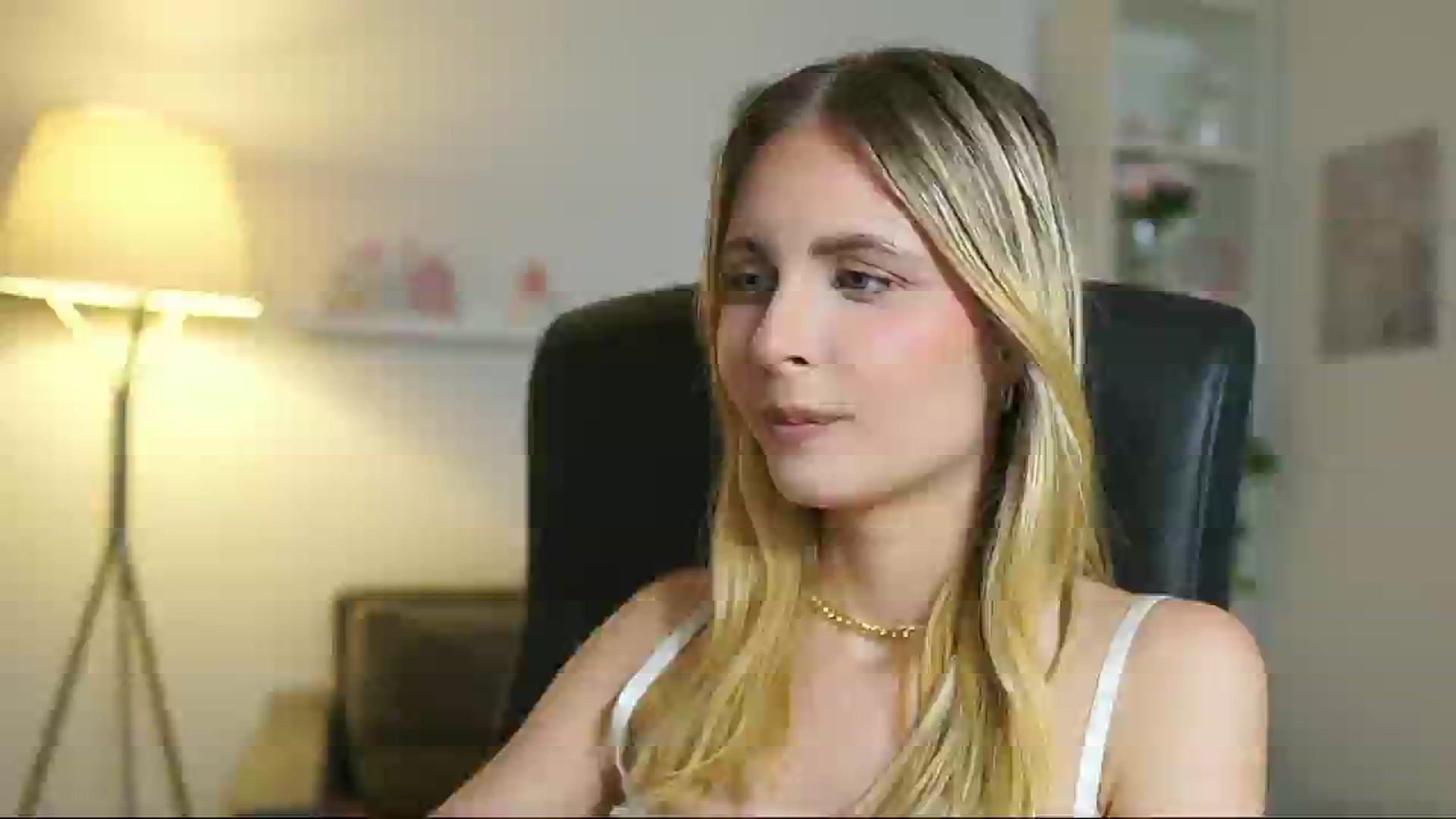 Gallery image thumbnail from Catecrago_'s myfreecams stream on, 06/26/2025, 20:29 image 11 of 20